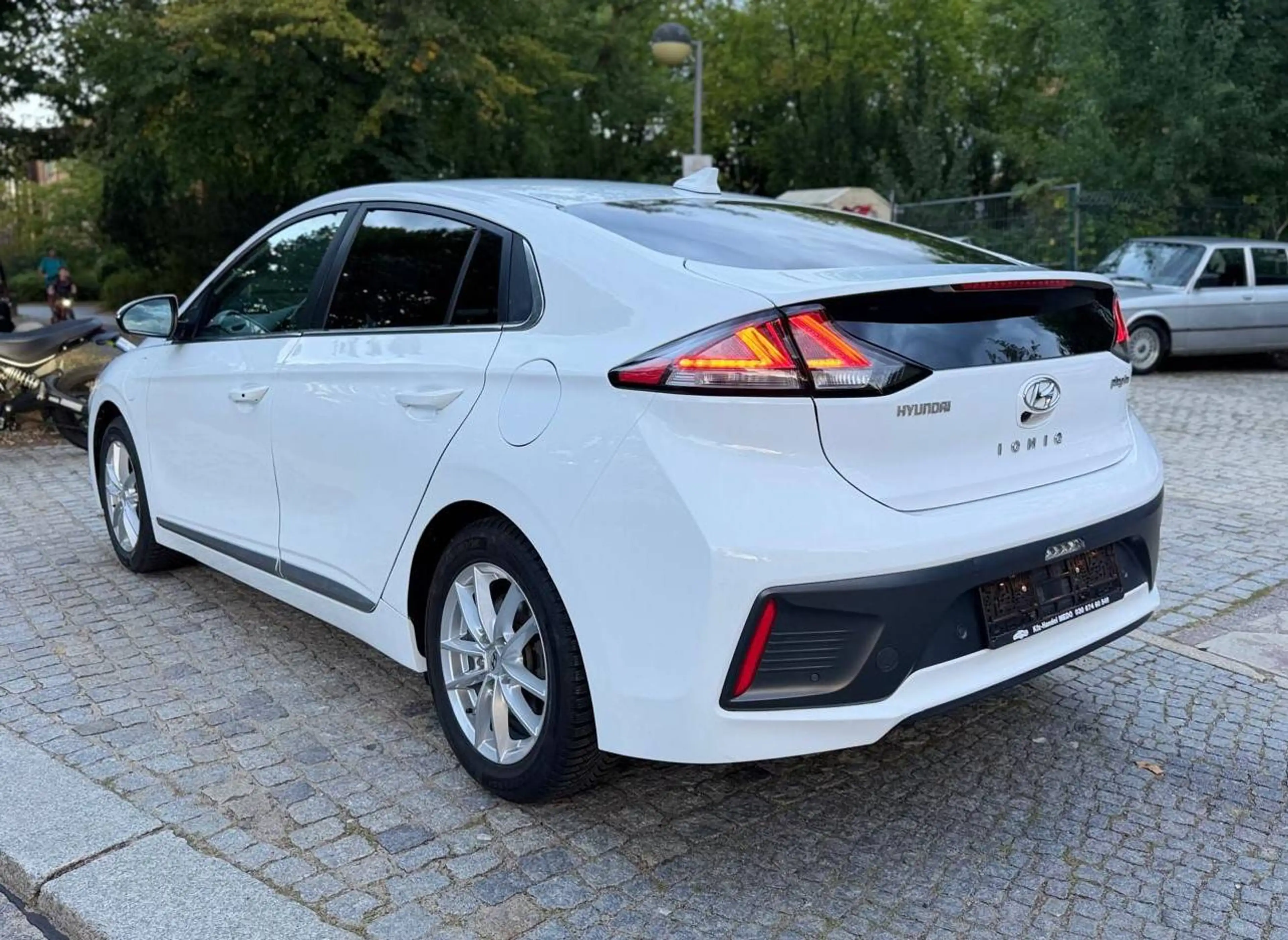 Hyundai IONIQ Style Plug-In Hybrid — photo 3