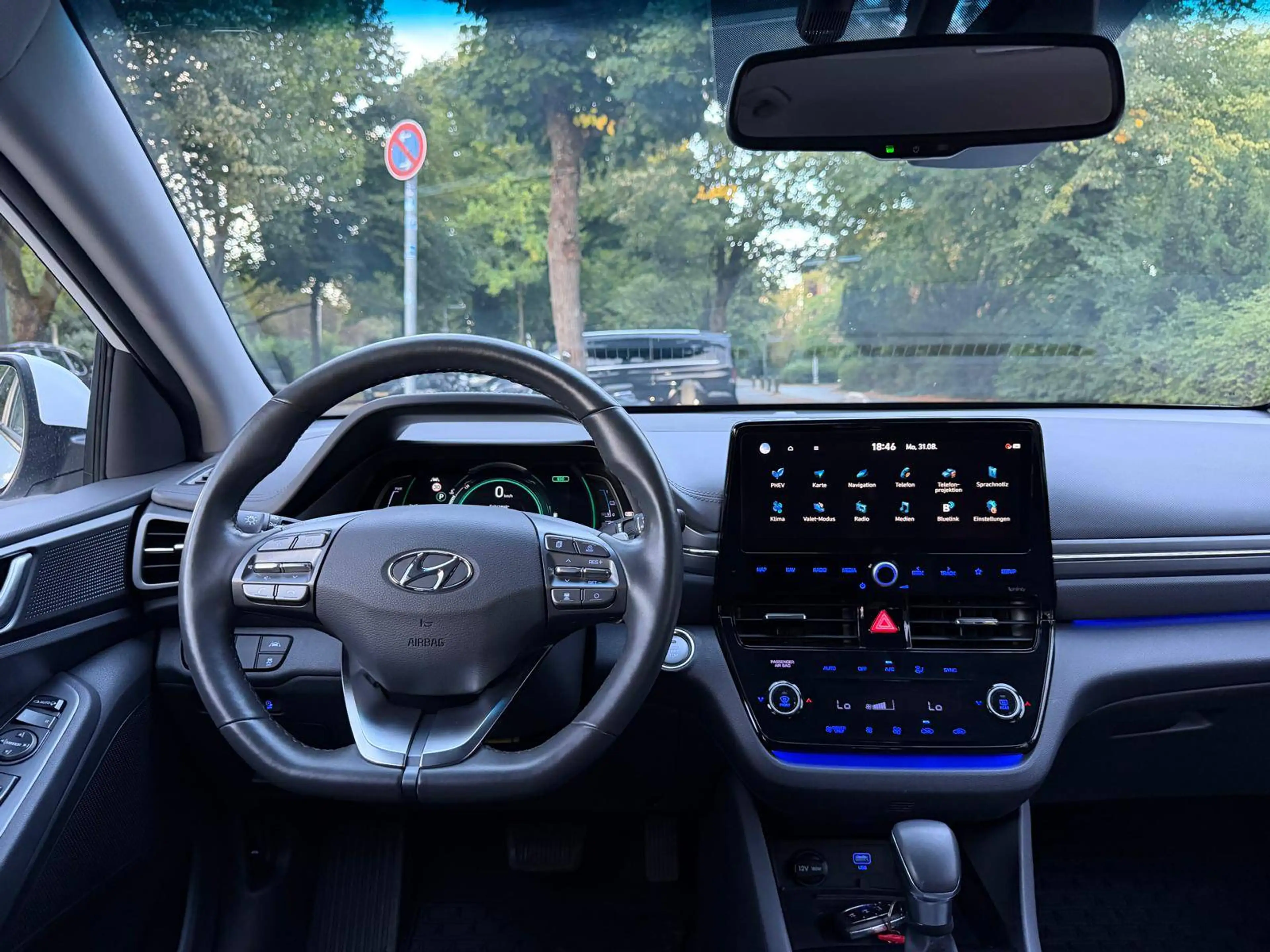 Hyundai IONIQ Style Plug-In Hybrid — photo 13