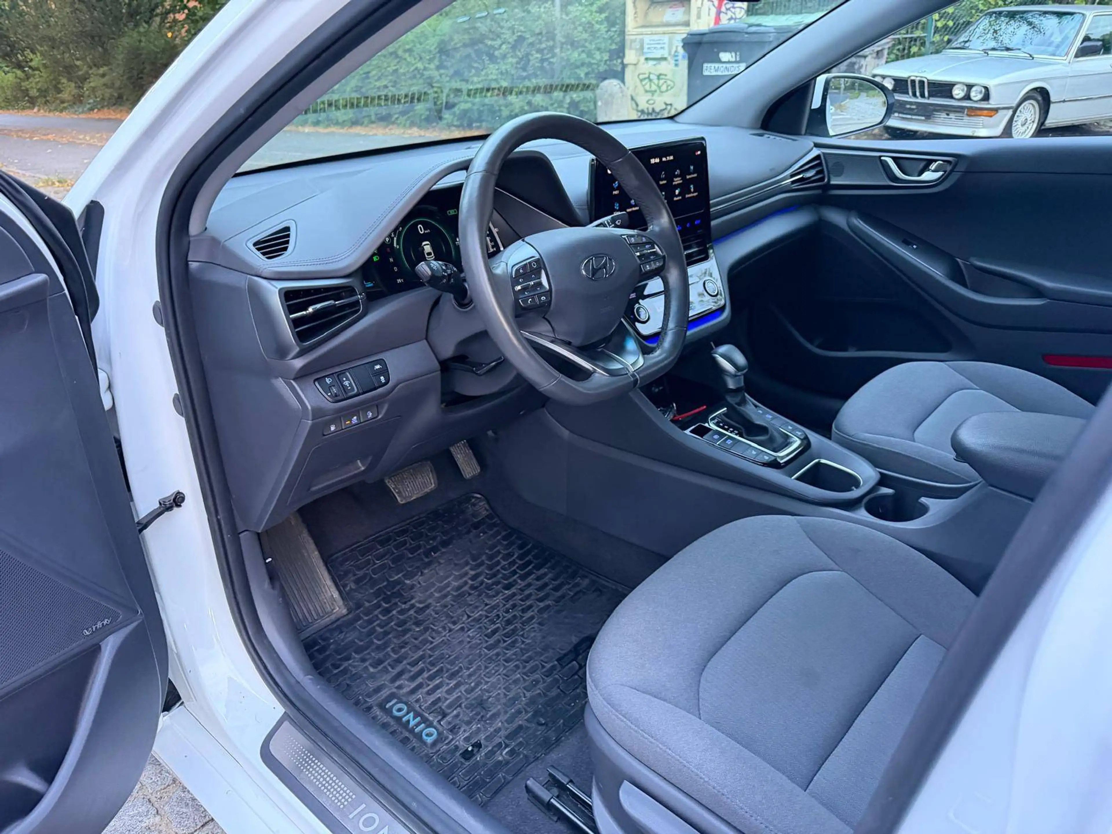 Hyundai IONIQ Style Plug-In Hybrid — photo 10