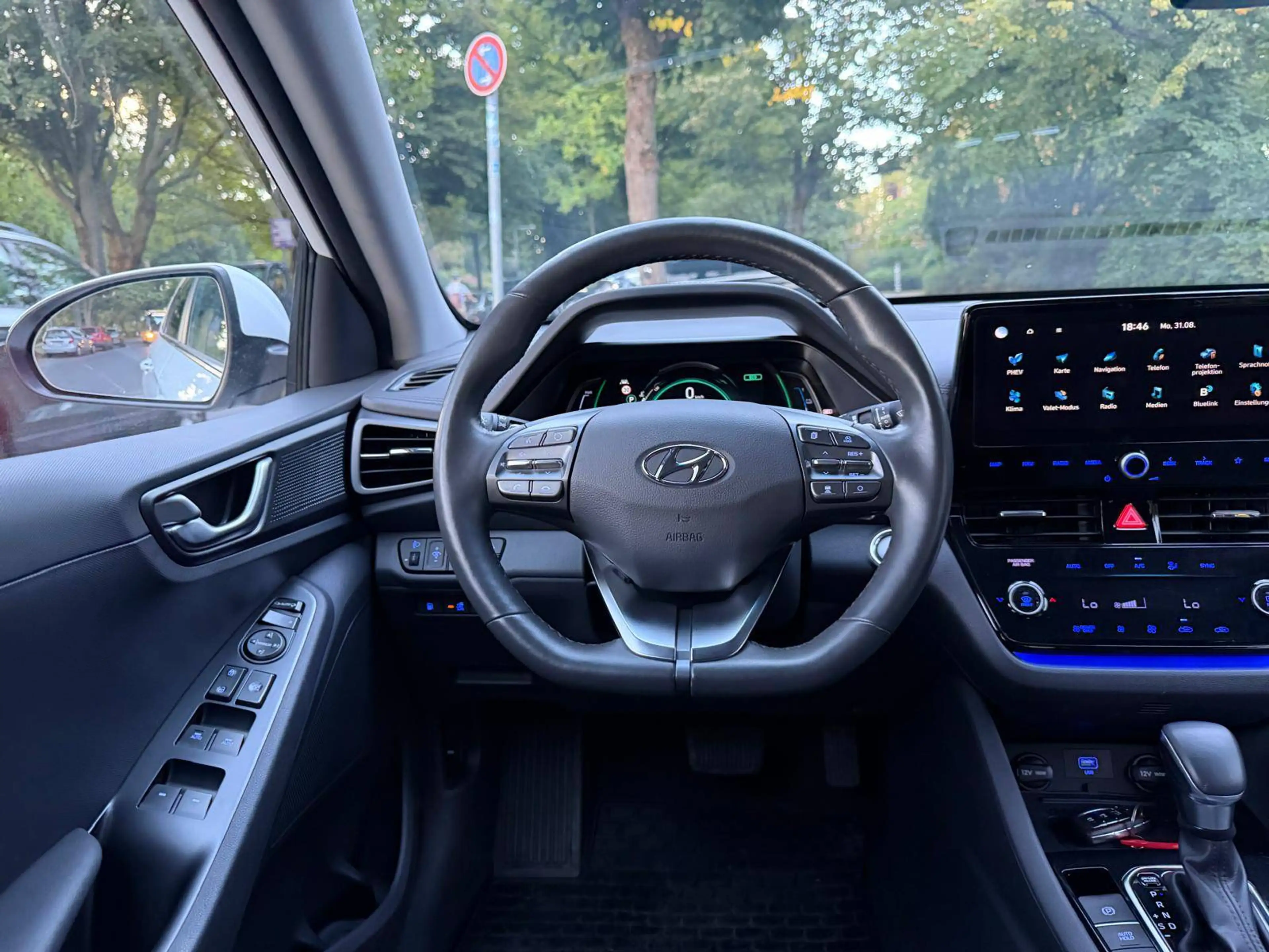 Hyundai IONIQ Style Plug-In Hybrid — photo 12