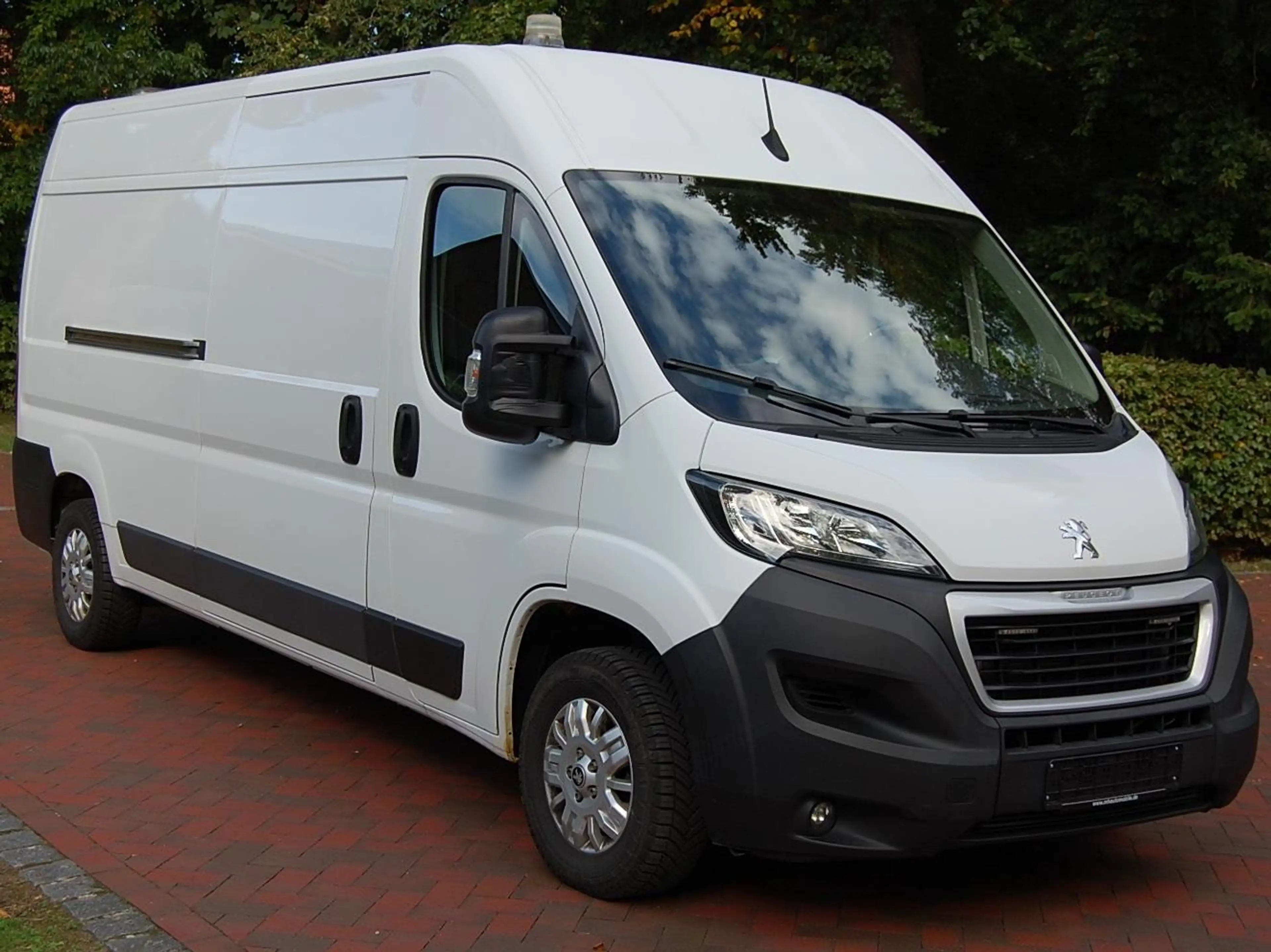 Peugeot Boxer 335 L3H2 BlueHDi 165 Stop Ultimate Alufelgen Standheizung Navi AHK 2,5t Sitzheizung Regal/Werkstattausbau — photo 2