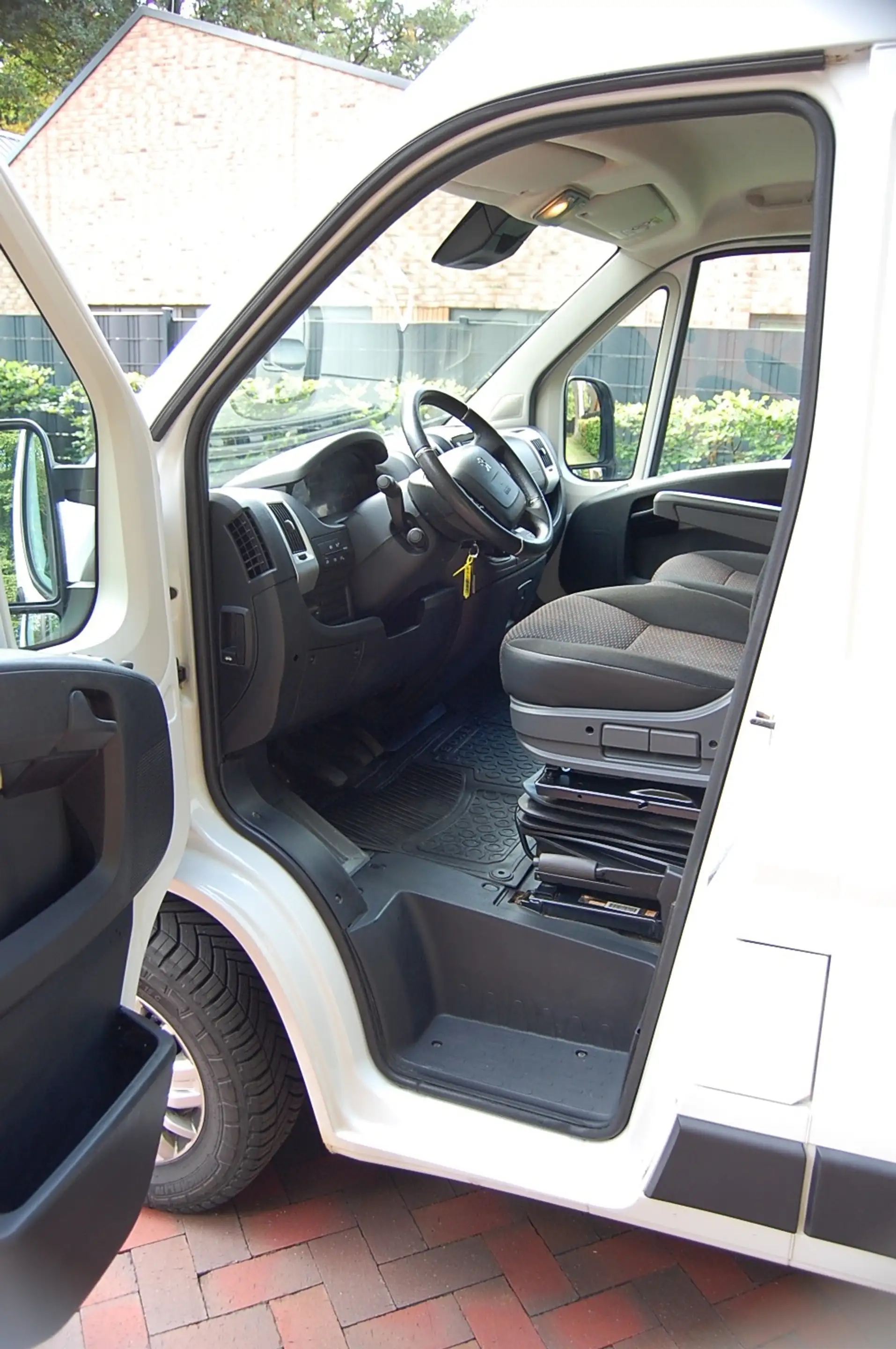 Peugeot Boxer 335 L3H2 BlueHDi 165 Stop Ultimate Alufelgen Standheizung Navi AHK 2,5t Sitzheizung Regal/Werkstattausbau — photo 6