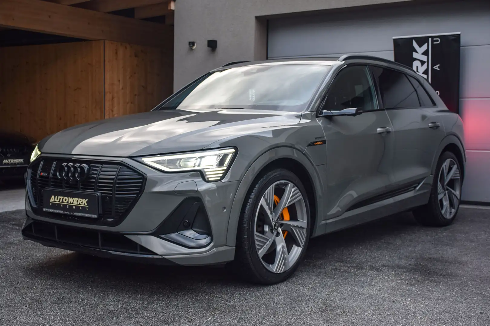 Audi e-tron e-tron 55 quattro S-line "black edition* Grau - 1