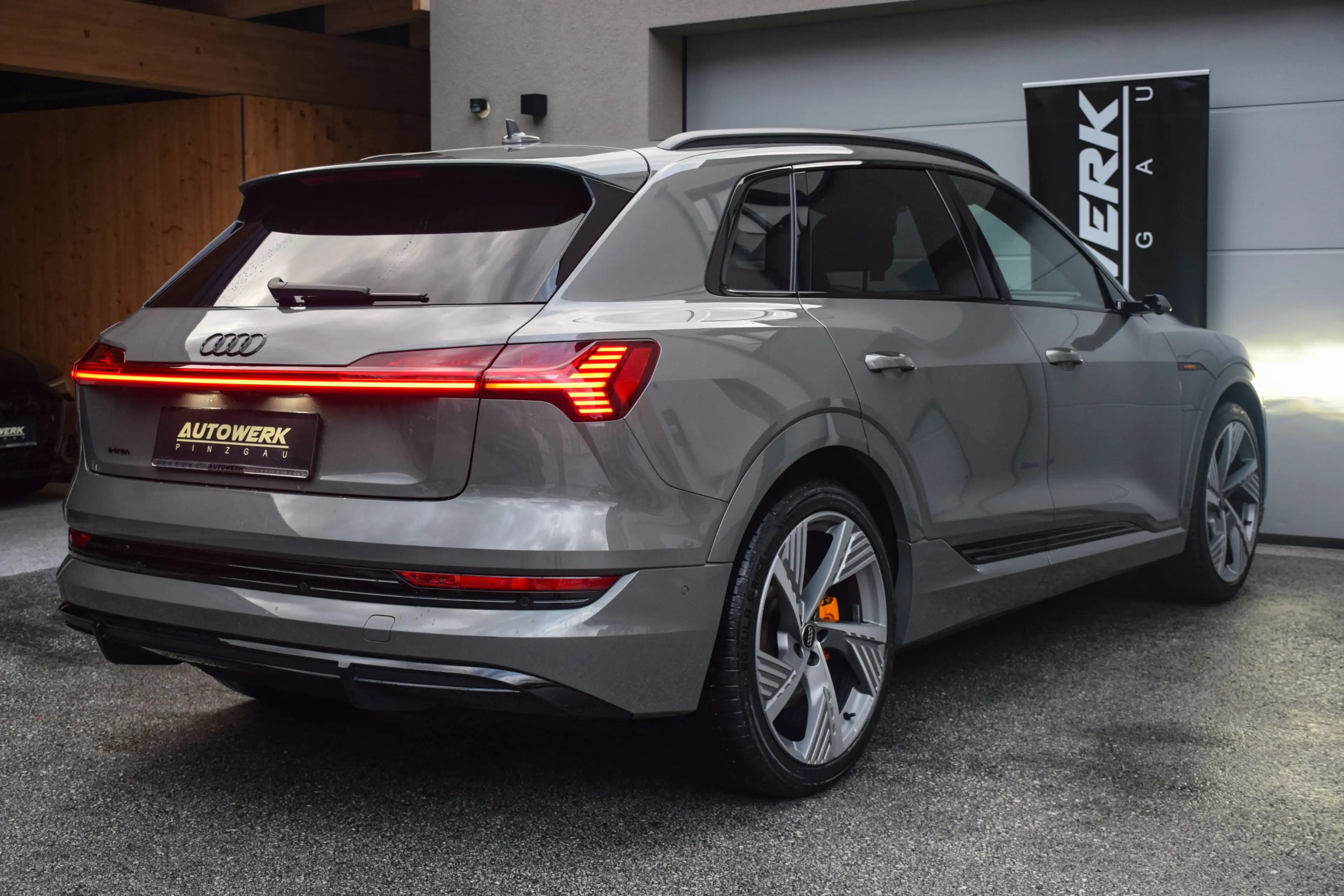 Audi e-tron e-tron 55 quattro S-line "black edition* — photo 6