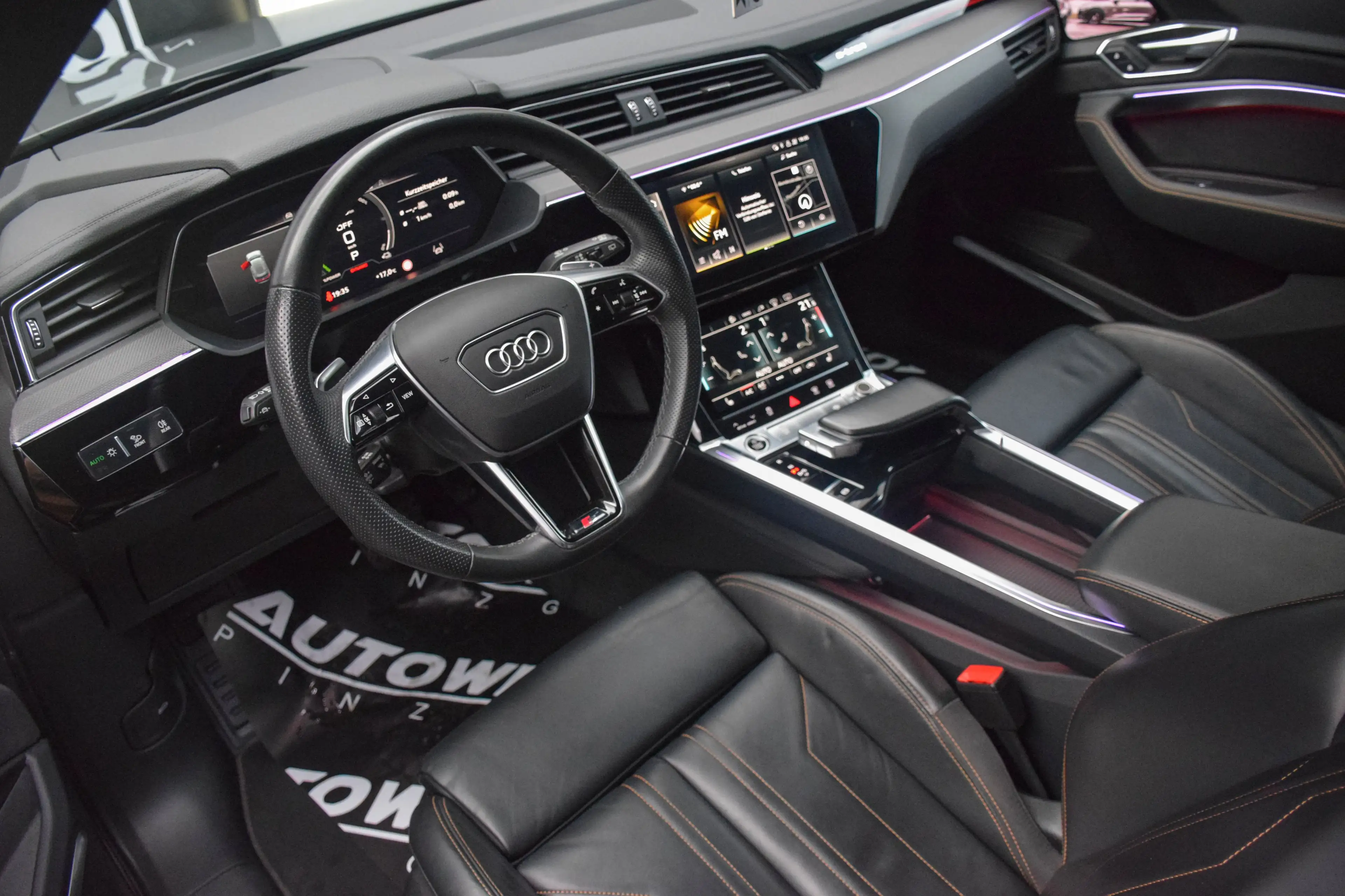Audi e-tron e-tron 55 quattro S-line "black edition* — photo 11