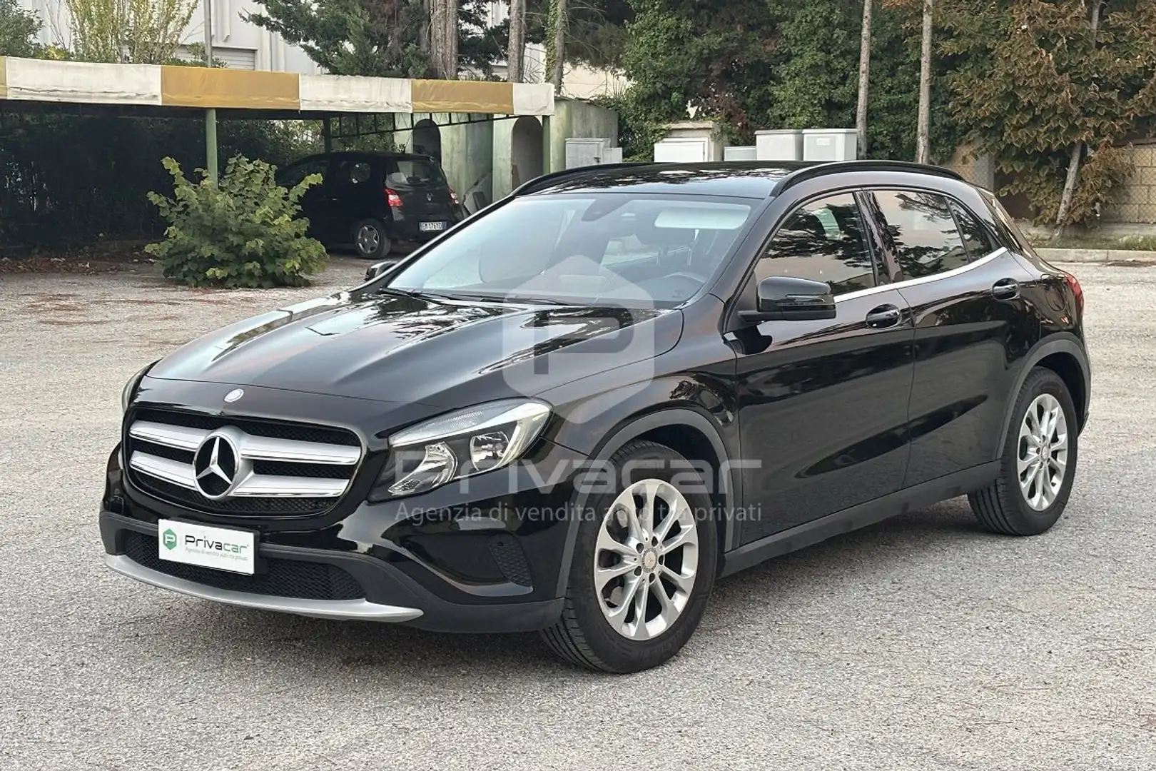 Mercedes-Benz GLA 180 GLA 180 d Business Noir - 1