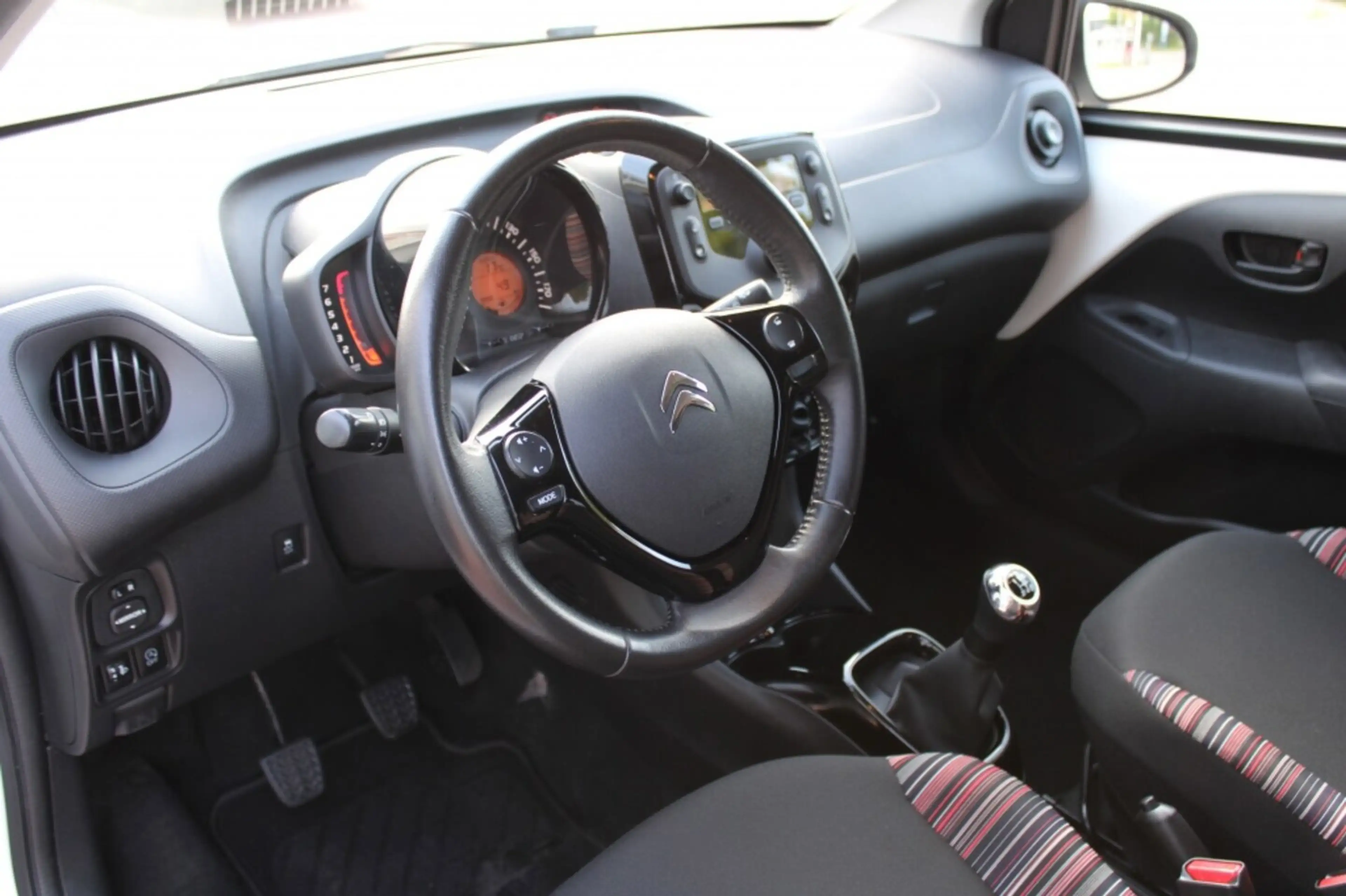 Citroen C1 1.0 VTi Feel — photo 9