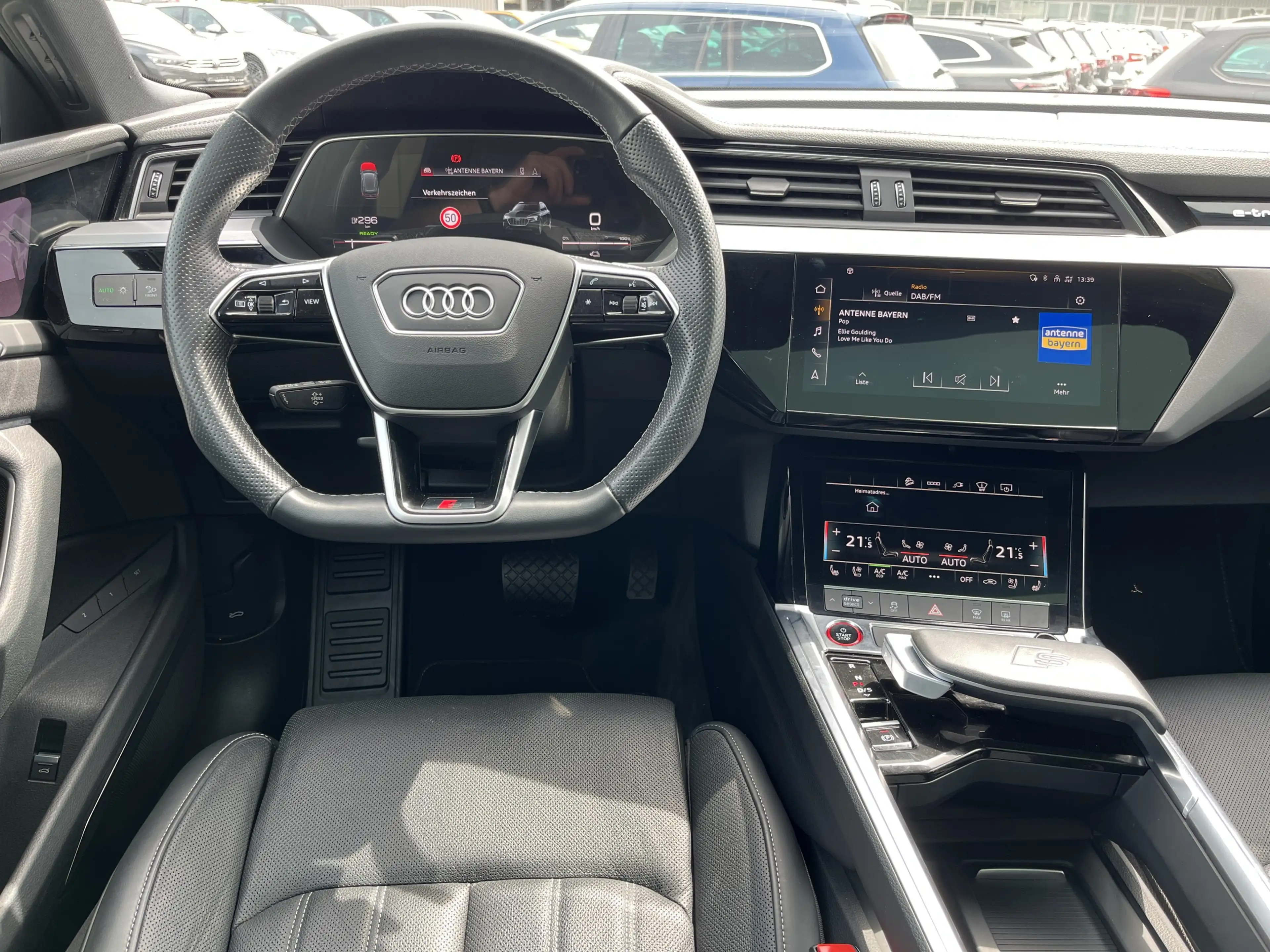 Audi e-tron S quattro AHK PANO HeadUp Navi 360RFK 4xSHZ LEDER — photo 15