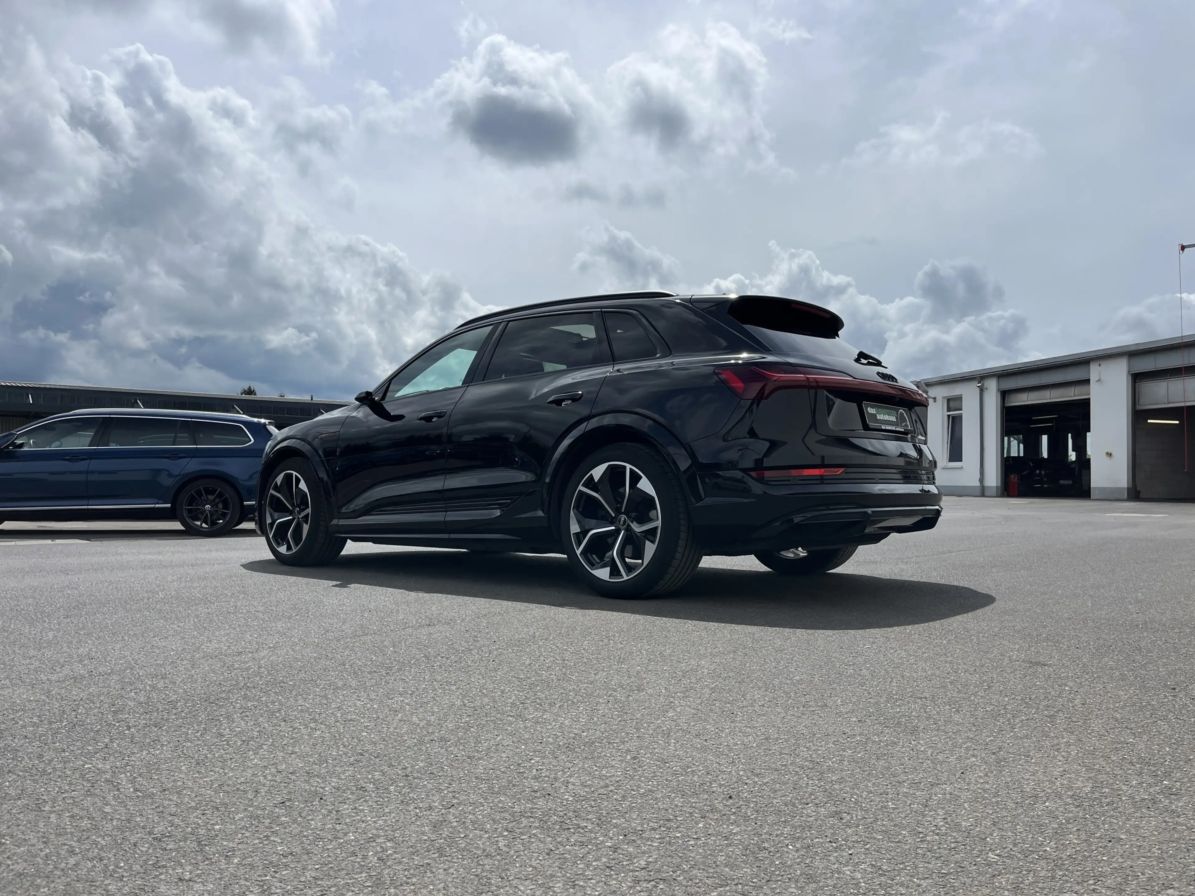 Audi e-tron S quattro AHK PANO HeadUp Navi 360RFK 4xSHZ LEDER — photo 9