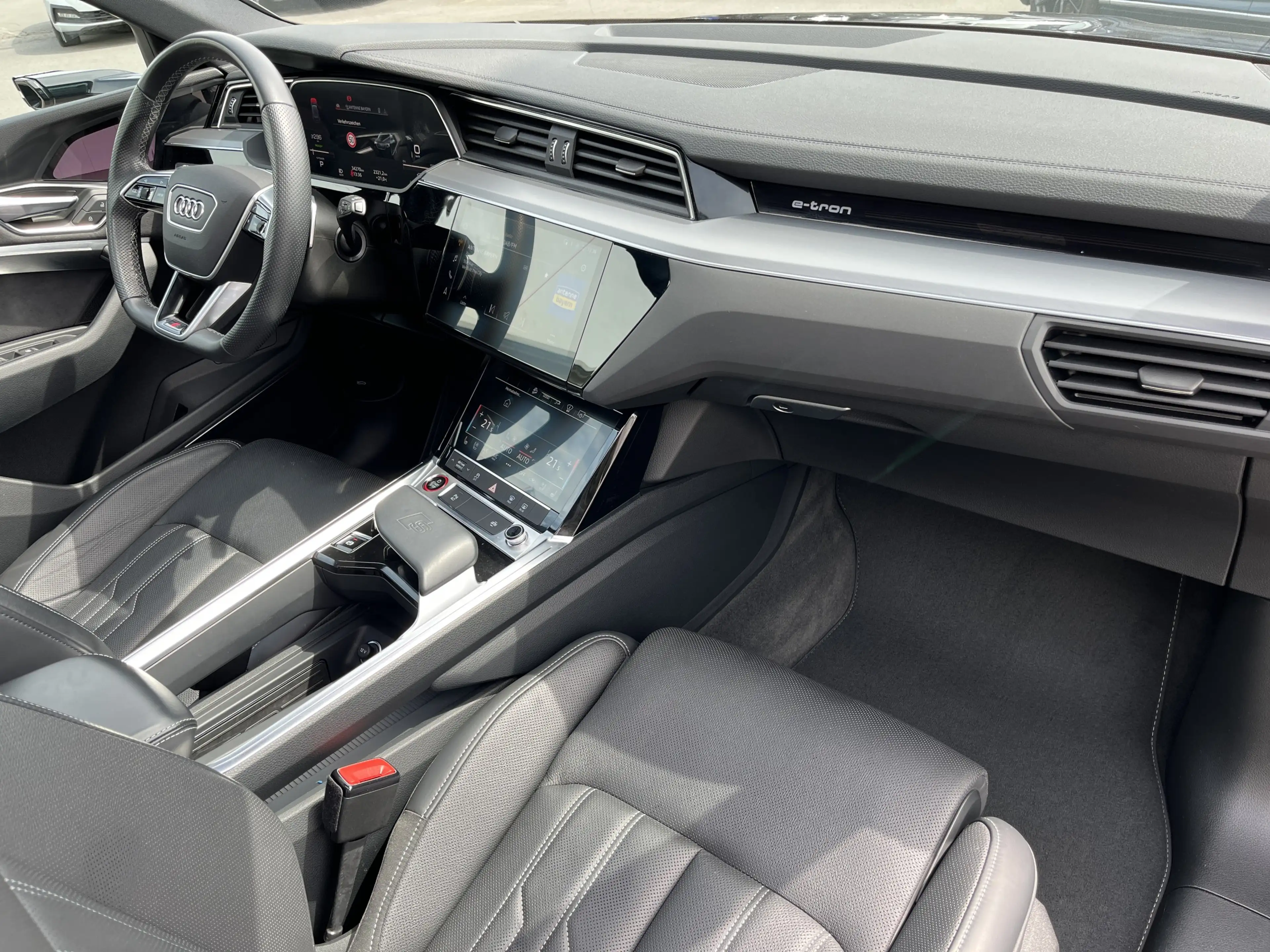 Audi e-tron S quattro AHK PANO HeadUp Navi 360RFK 4xSHZ LEDER — photo 13