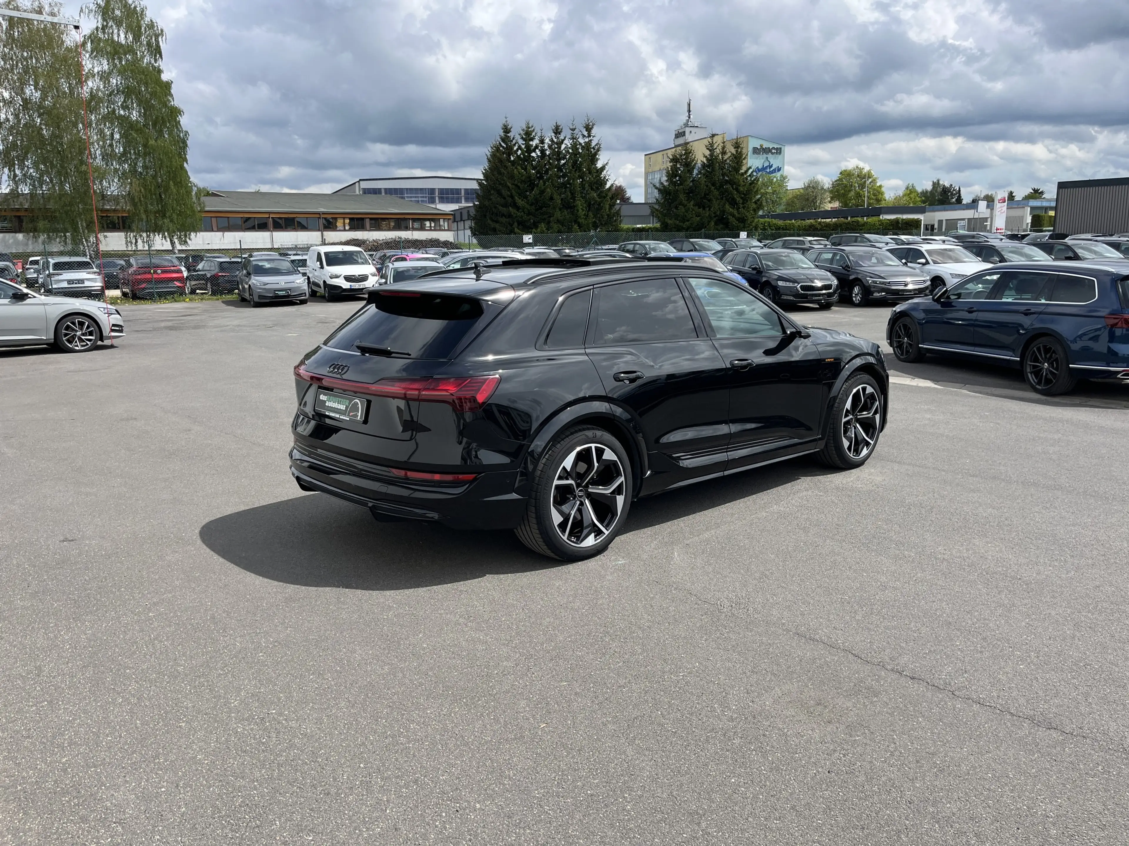 Audi e-tron S quattro AHK PANO HeadUp Navi 360RFK 4xSHZ LEDER — photo 7
