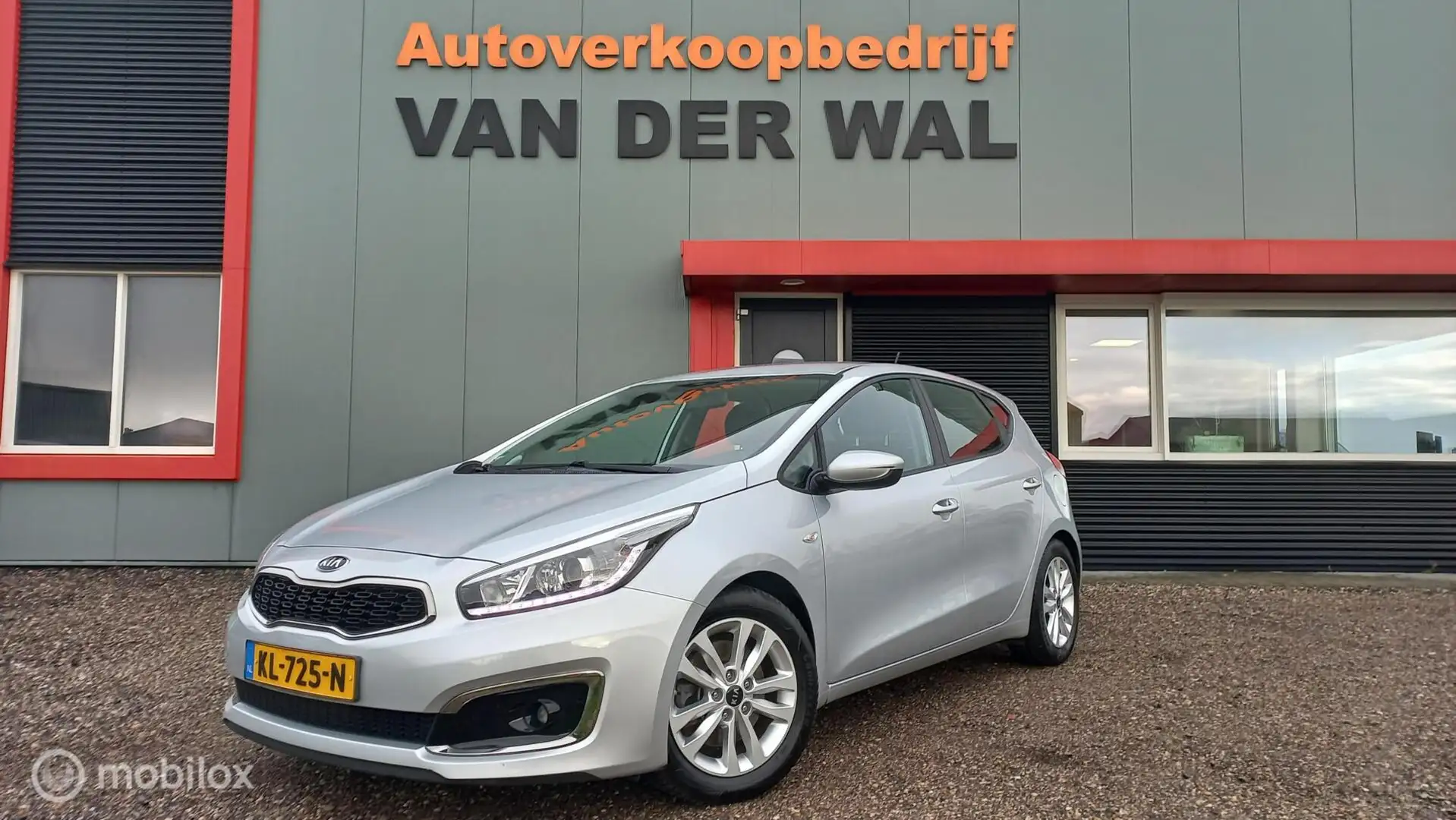 Kia Ceed / cee'd 1.6 GDI DynamicLine Grau - 1