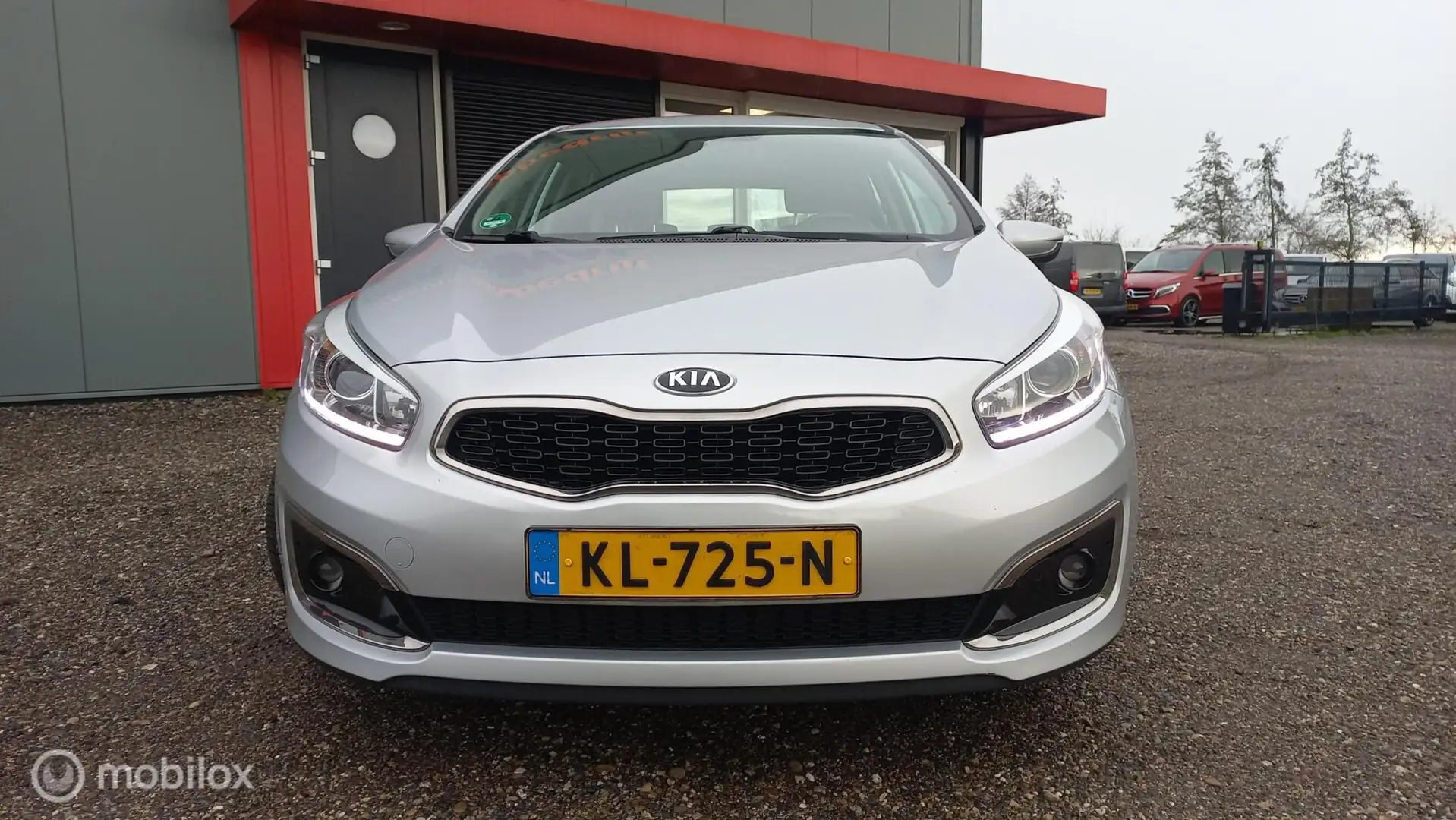 Kia Ceed / cee'd 1.6 GDI DynamicLine Grau - 2