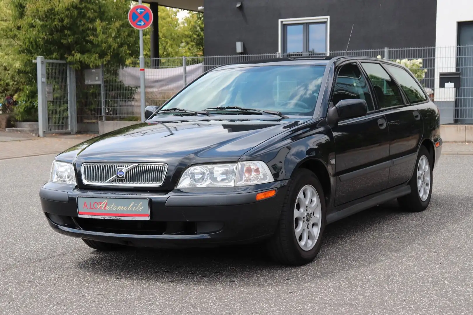 Volvo V40 1.8 Schwarz - 1