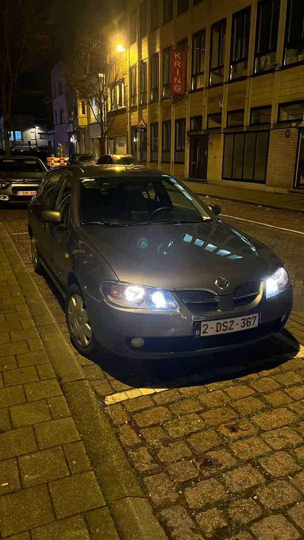 Nissan Almera Tino acenta Brown - 1