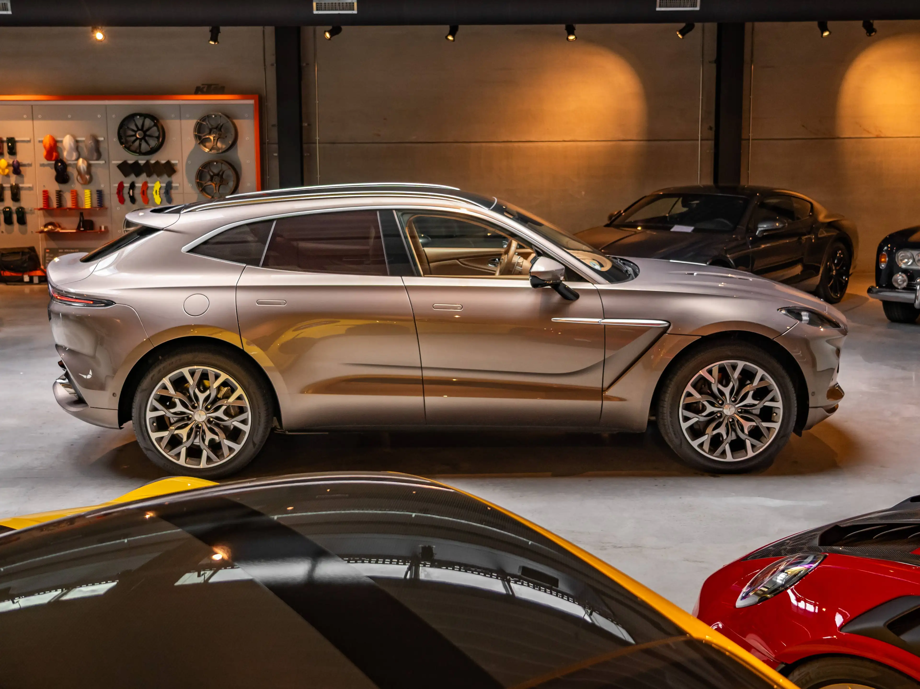 Aston Martin DBX DB Elegance Pack / Indulgence Pack — photo 6