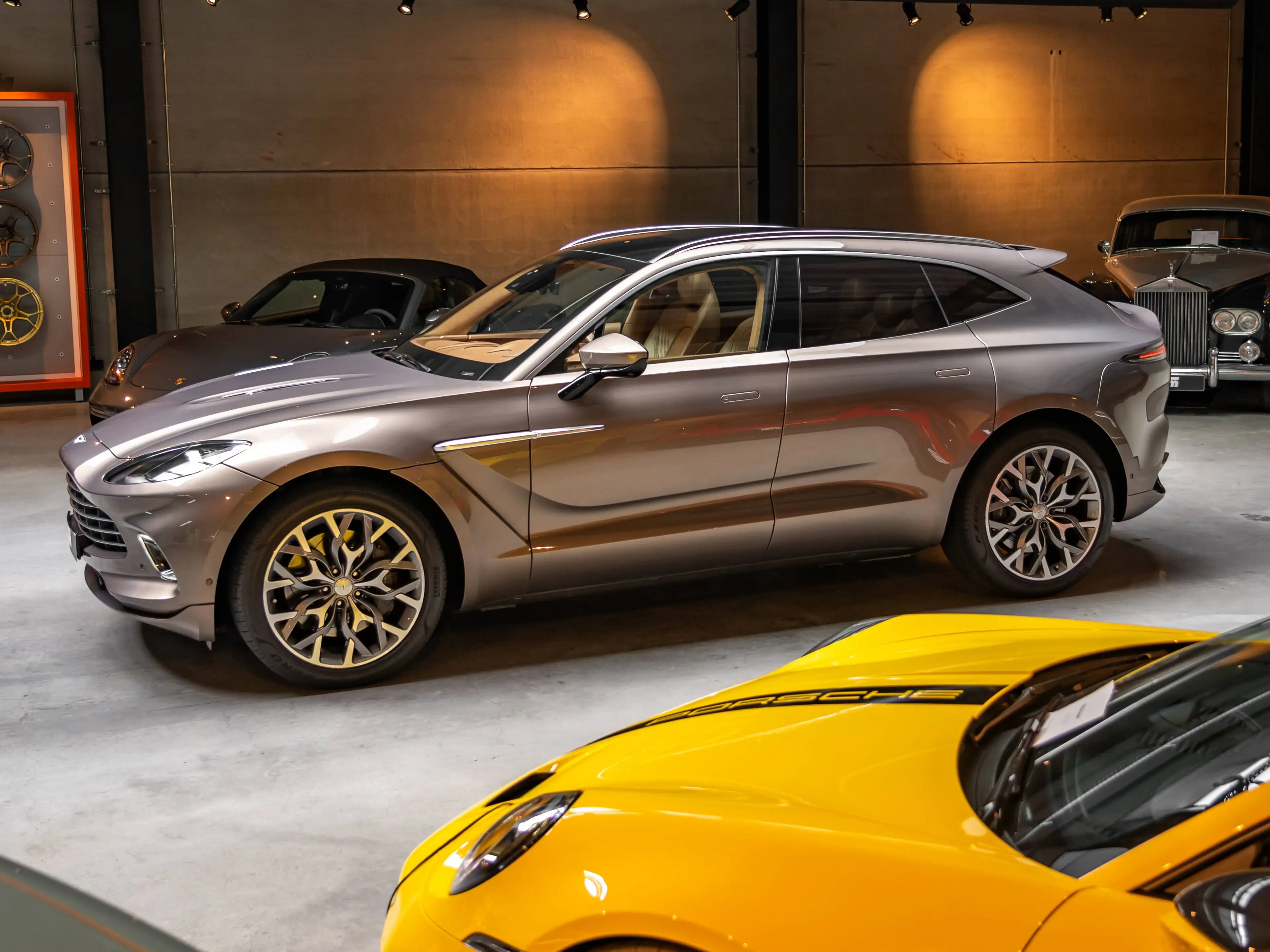 Aston Martin DBX DB Elegance Pack / Indulgence Pack — photo 8
