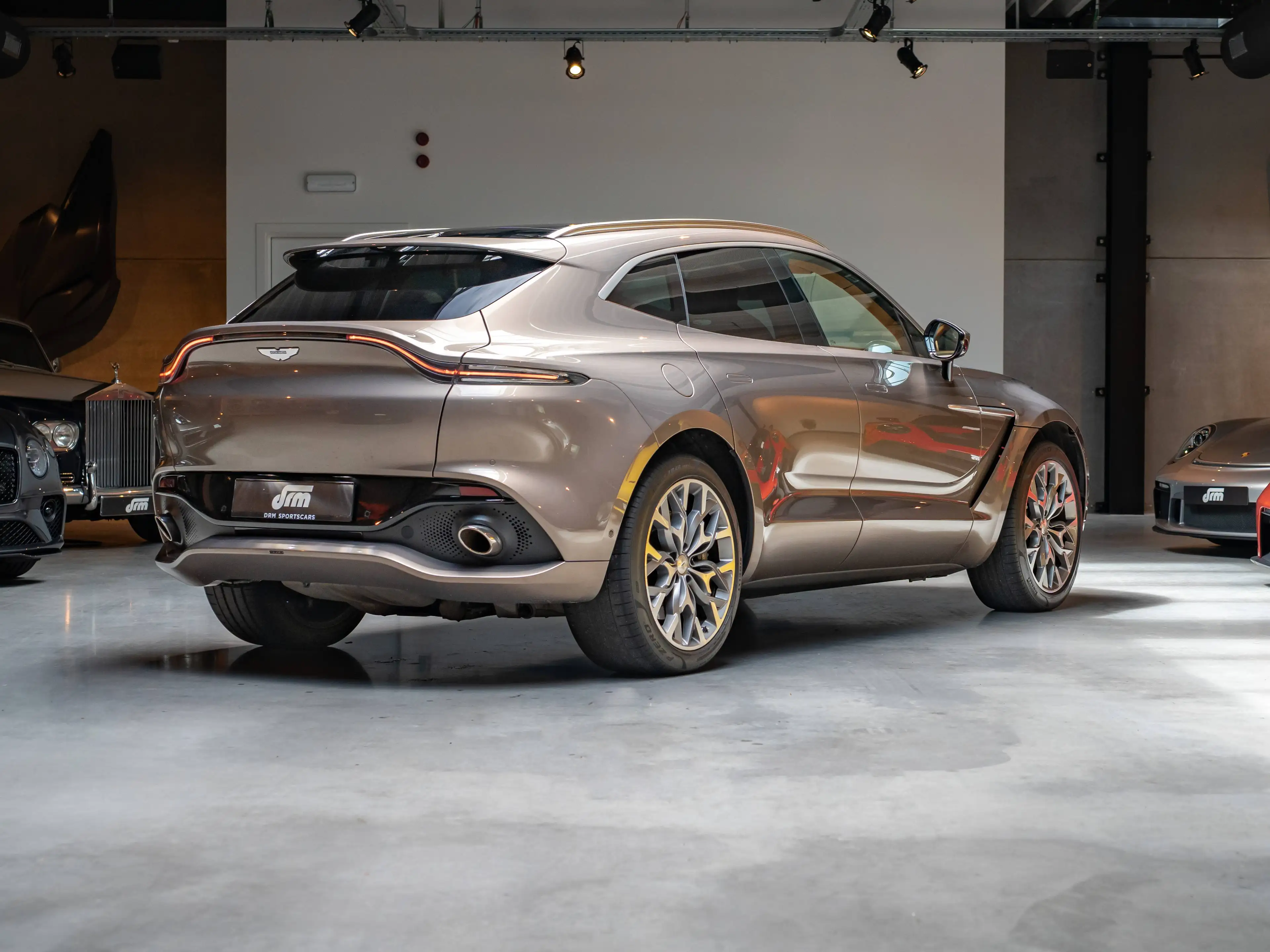 Aston Martin DBX DB Elegance Pack / Indulgence Pack — photo 3