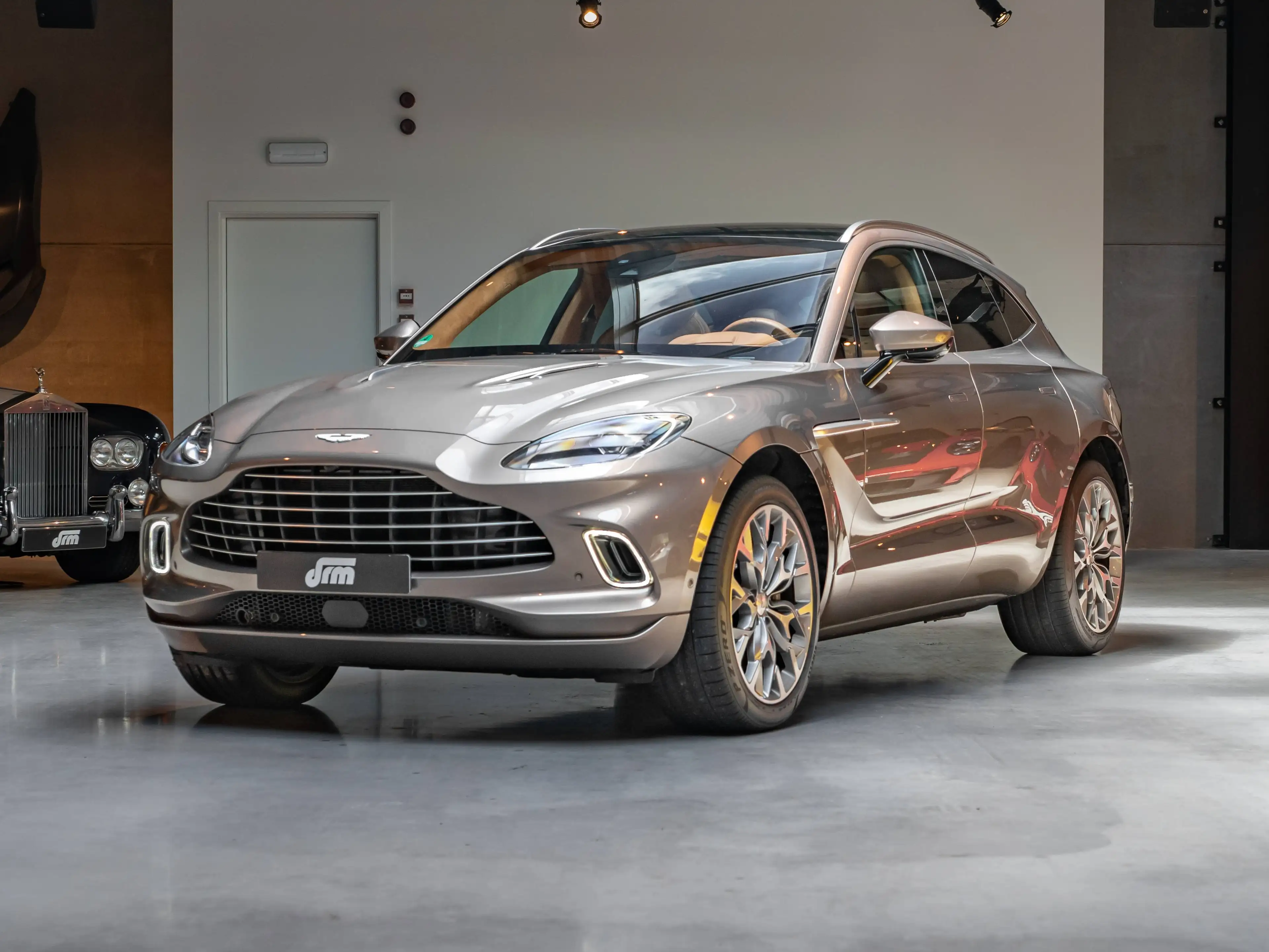 Aston Martin DBX DB Elegance Pack / Indulgence Pack