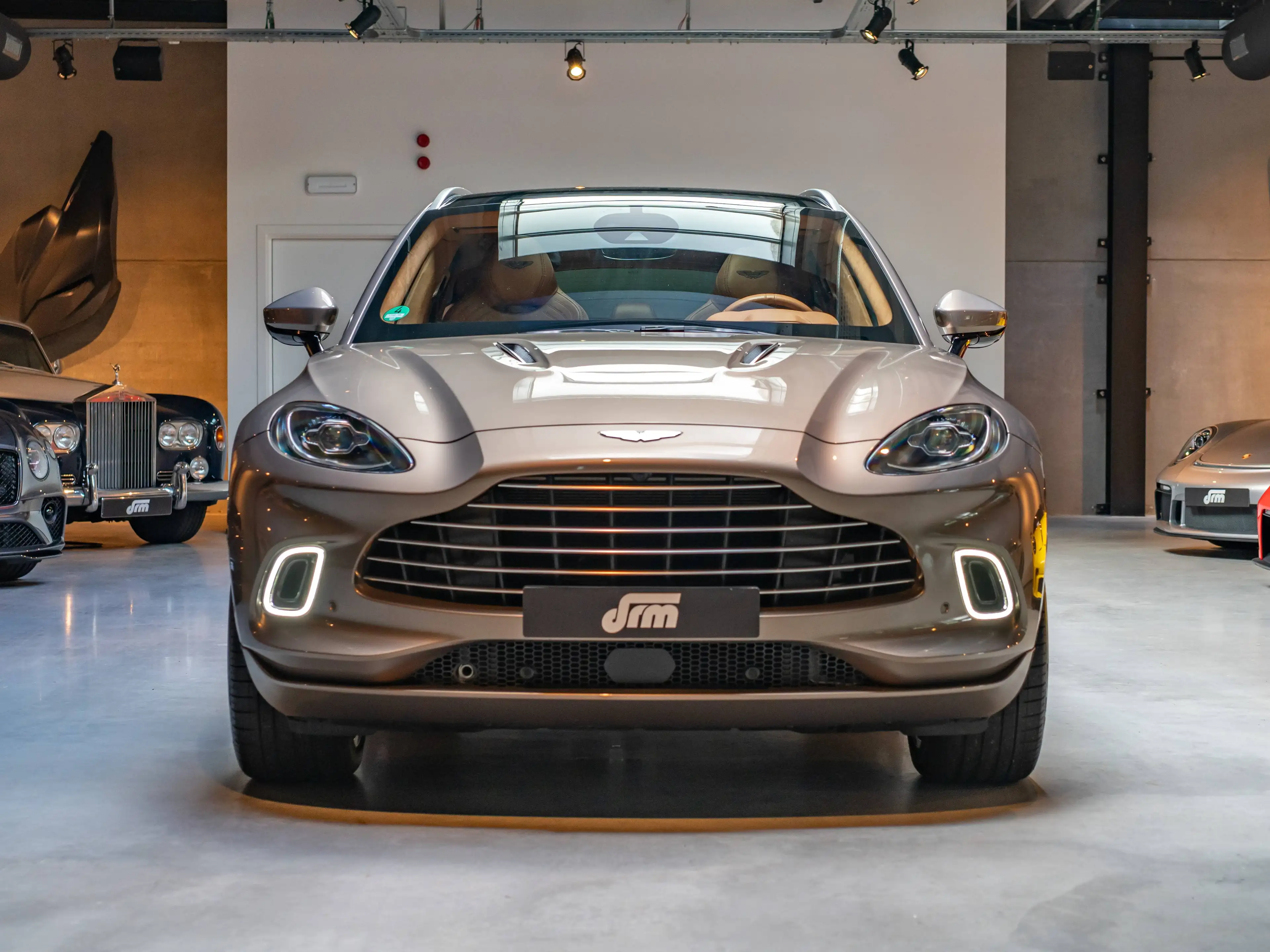 Aston Martin DBX DB Elegance Pack / Indulgence Pack — photo 2