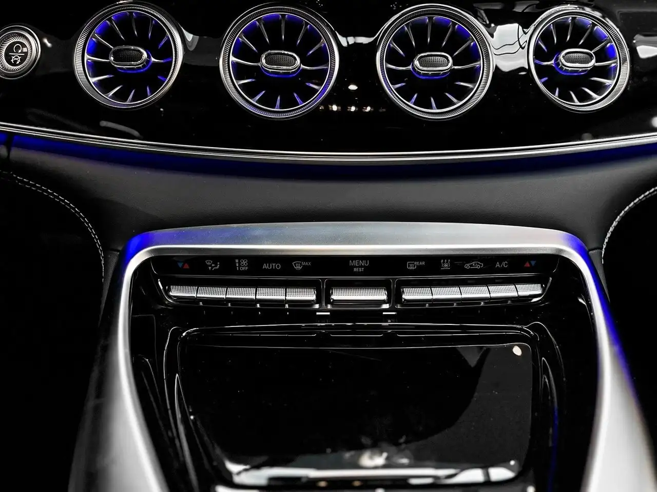 Mercedes-Benz AMG GT снимка Mercedes-Benz AMG GT