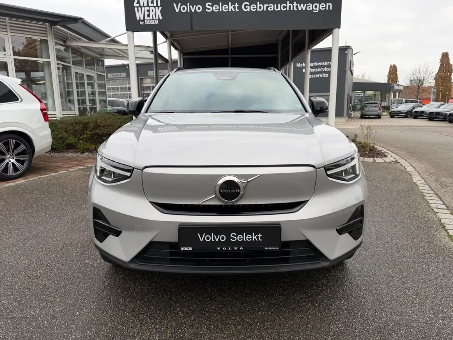 Volvo XC40 Plus Recharge Pure Electric 2WD StandHZG Digitales Silber - 2