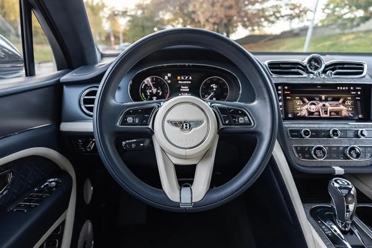 Bentley Bentayga снимка Bentley Bentayga