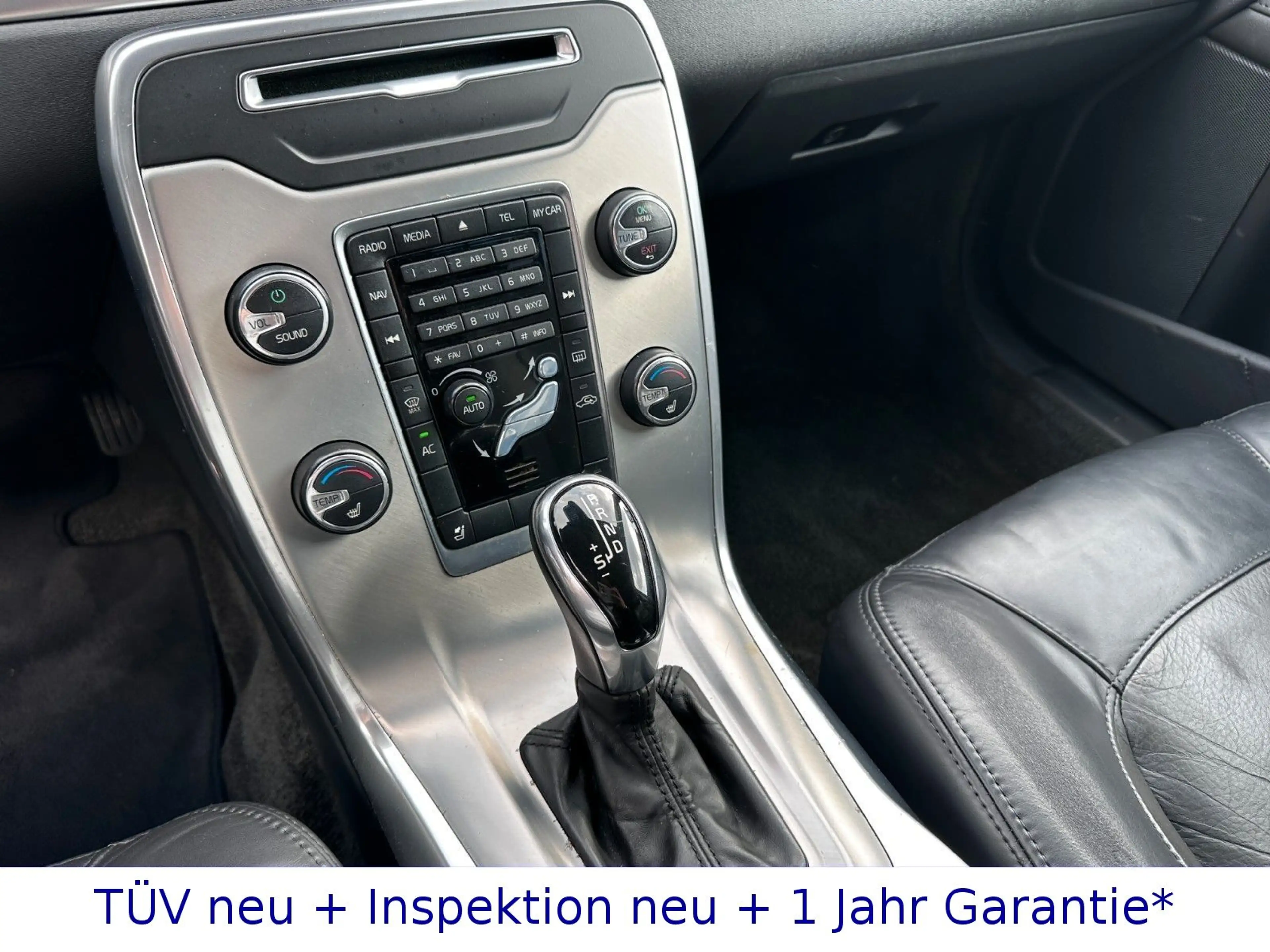 Volvo V70 2,4 D5 + Autom + Xenon + Navi + Leder + PDC — photo 4