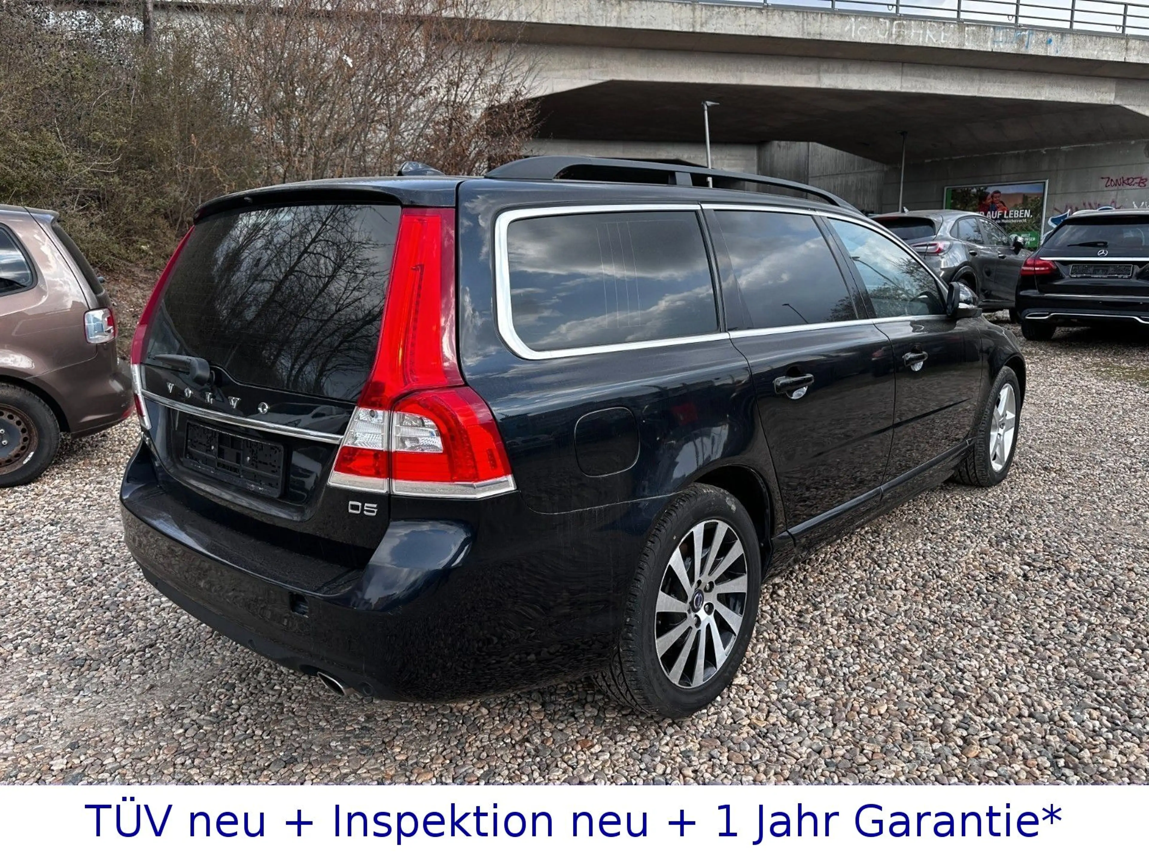 Volvo V70 2,4 D5 + Autom + Xenon + Navi + Leder + PDC — photo 14