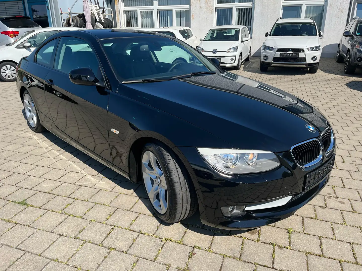 BMW 320 320i Schwarz - 2