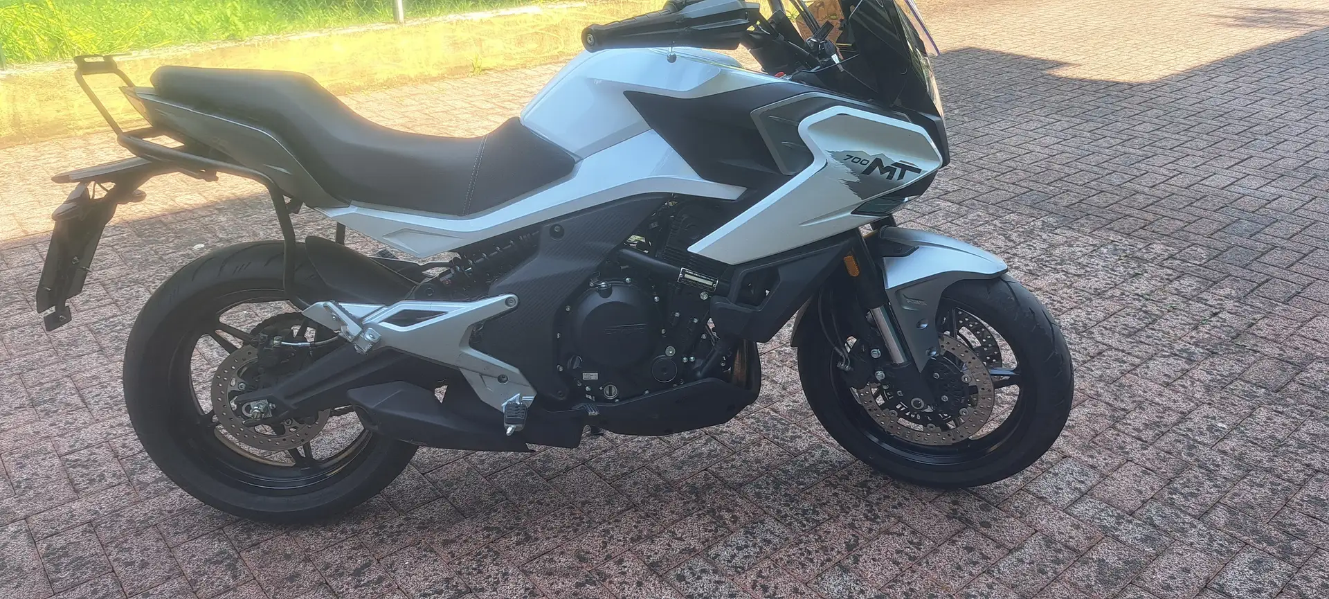 CFMOTO 700 MT Bianco - 2
