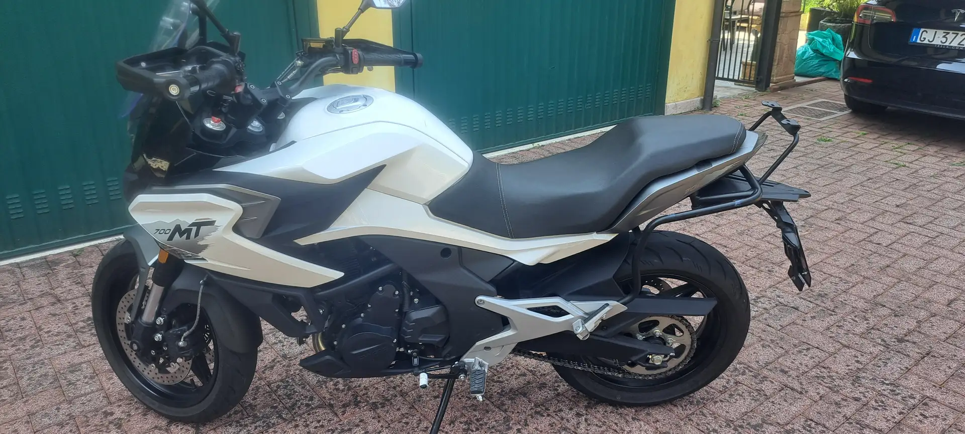 CFMOTO 700 MT Bianco - 1