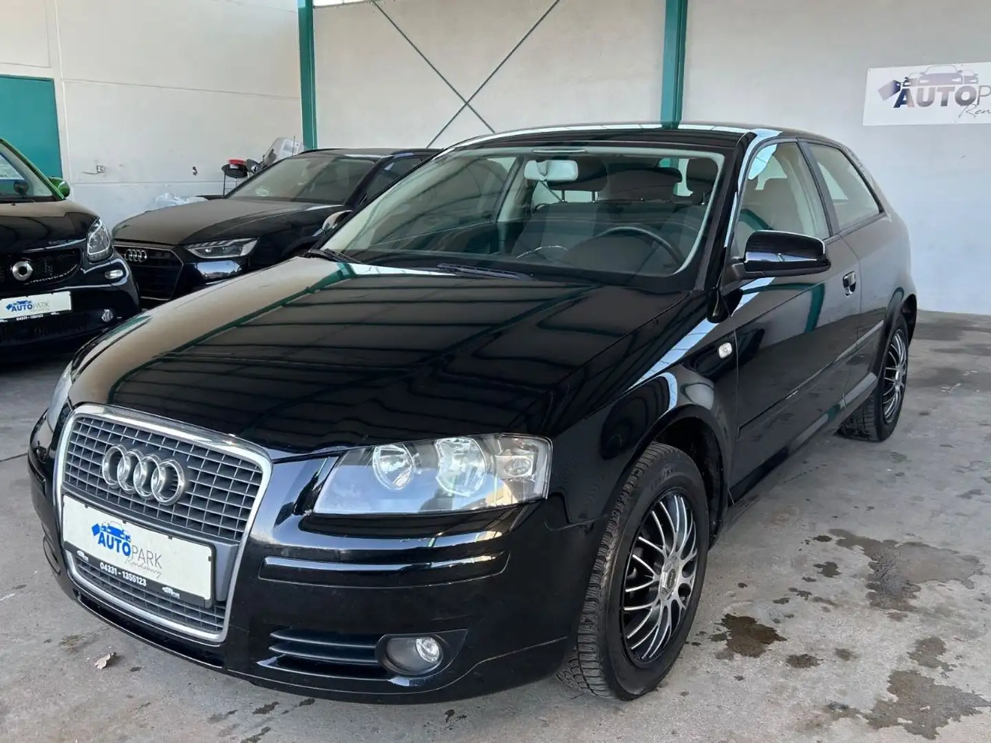 Audi A3 1.6 Attraction*Klimaautomatik* Schwarz - 1