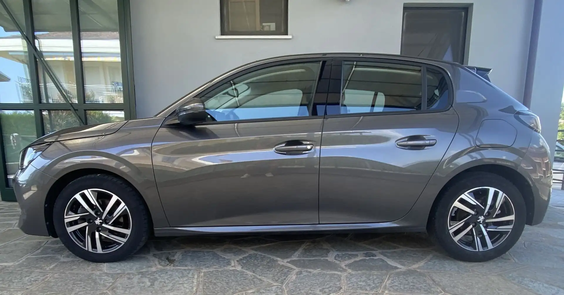 Peugeot 208 PureTech 100 Stop&Start 5 porte Active Grijs - 2