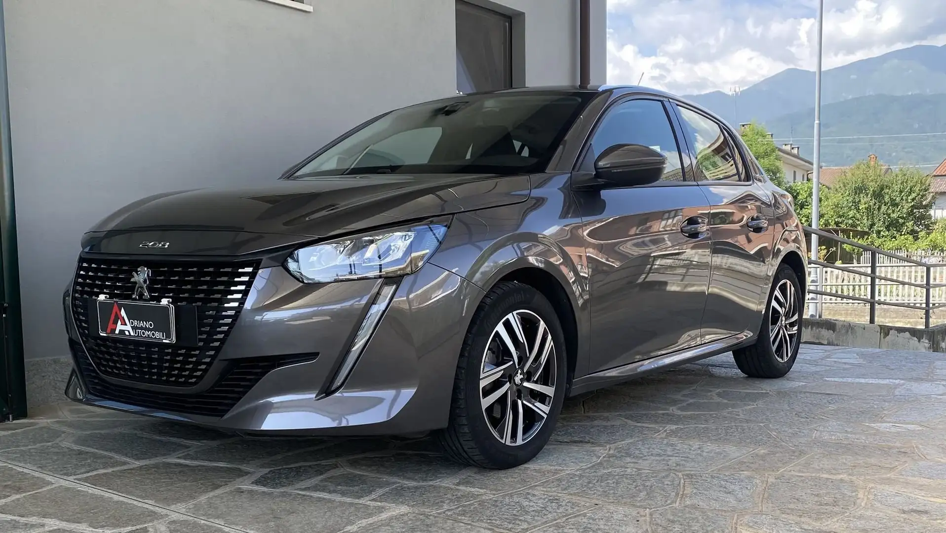 Peugeot 208 PureTech 100 Stop&Start 5 porte Active Grijs - 1