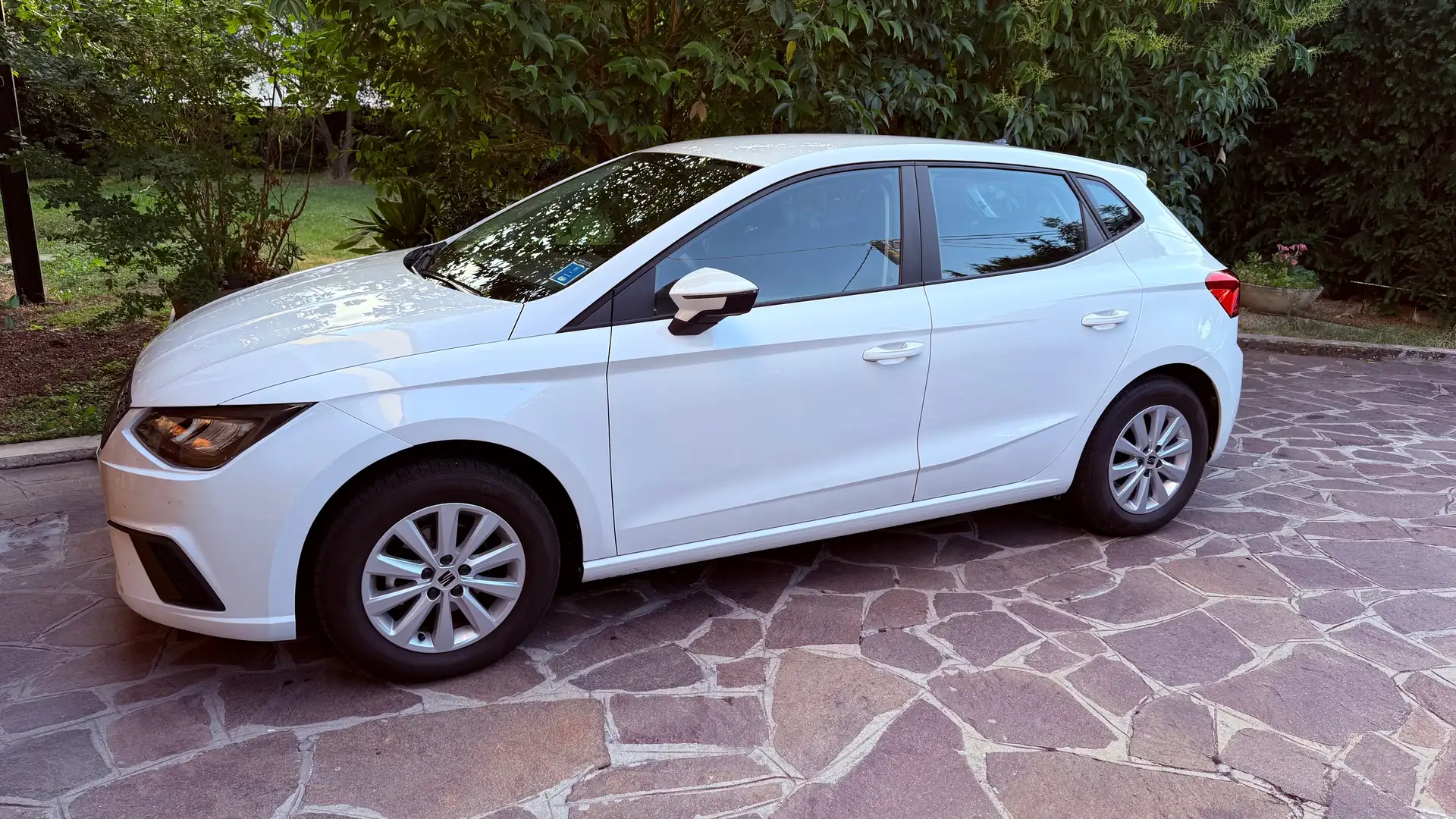 SEAT Ibiza 1.0 mpi Style 80cv 5p benzina 9.000km Neopatentati Bianco - 2