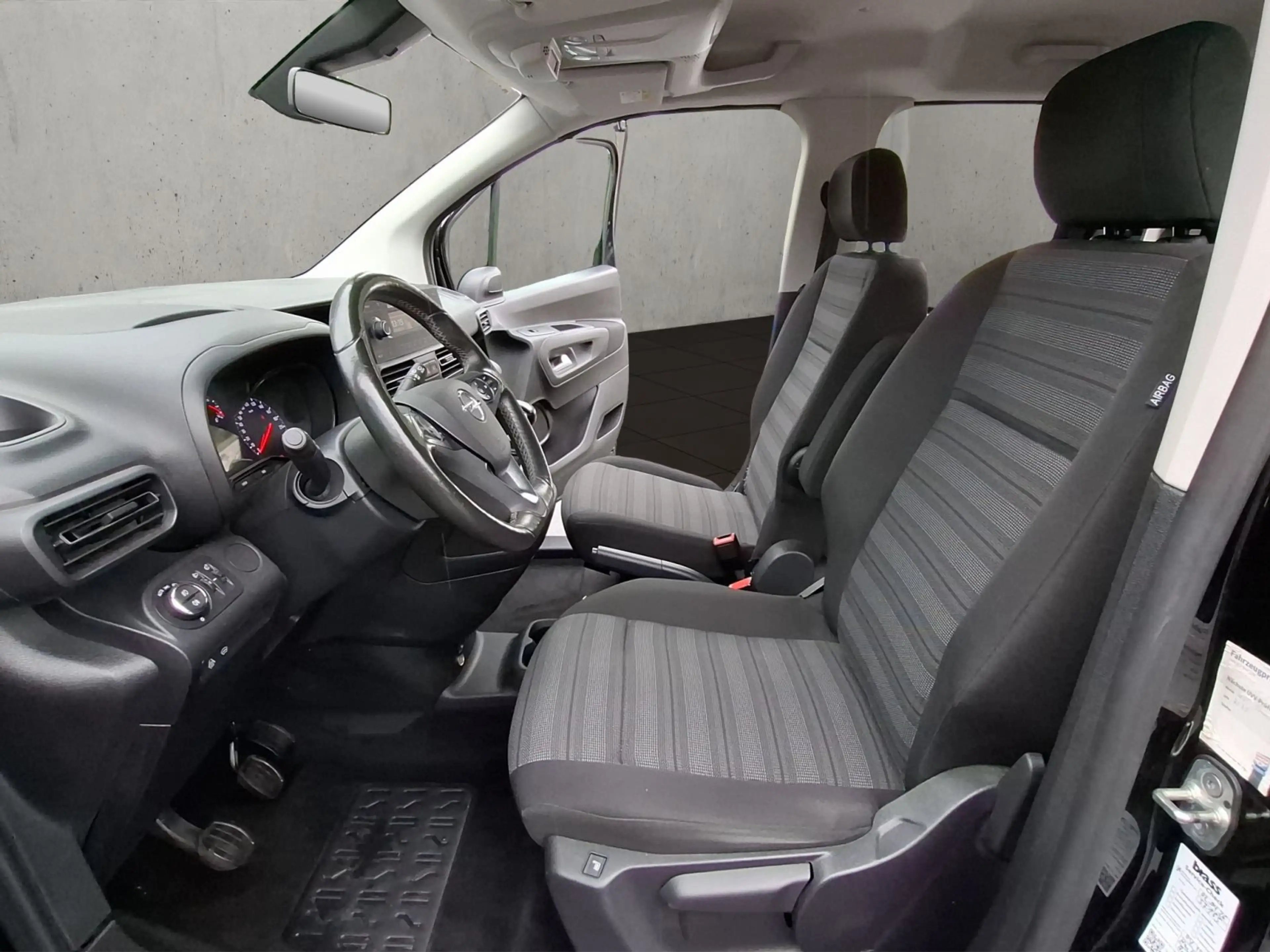 Opel Combo Life Edition 1.5 Diesel Start/Stop — photo 9
