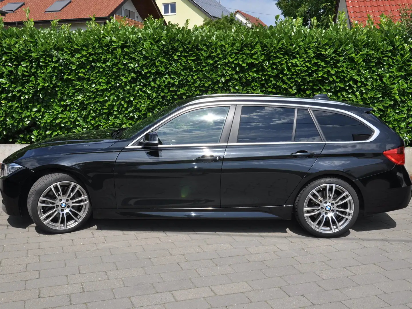 BMW 335 335D Touring xDrive Sport-Aut. Schwarz - 1