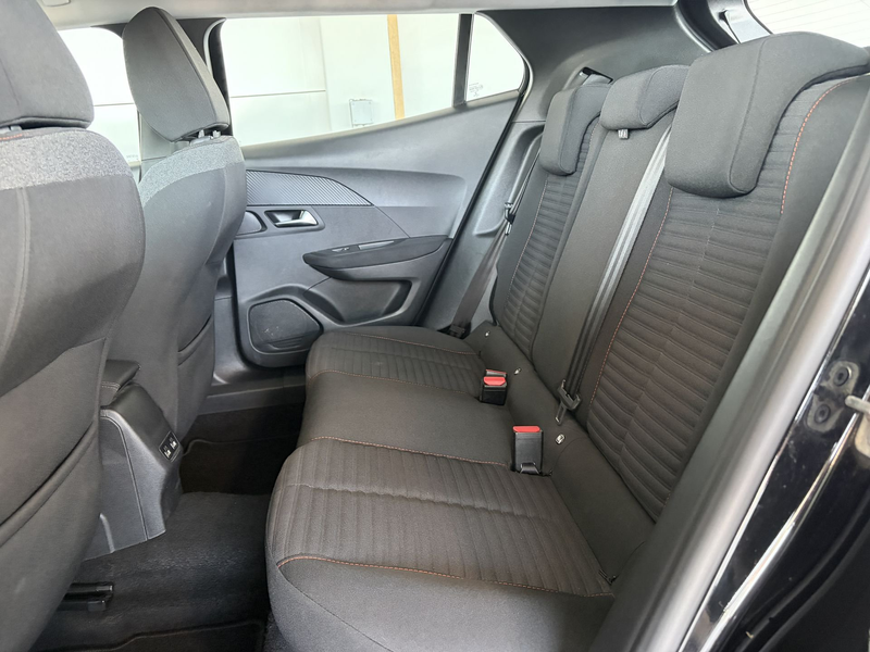 Peugeot 2008 Automaat / Apple Carplay - Android Auto / Airco / Sensoren / Navigatie / — photo 14
