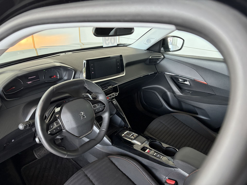 Peugeot 2008 Automaat / Apple Carplay - Android Auto / Airco / Sensoren / Navigatie / — photo 13