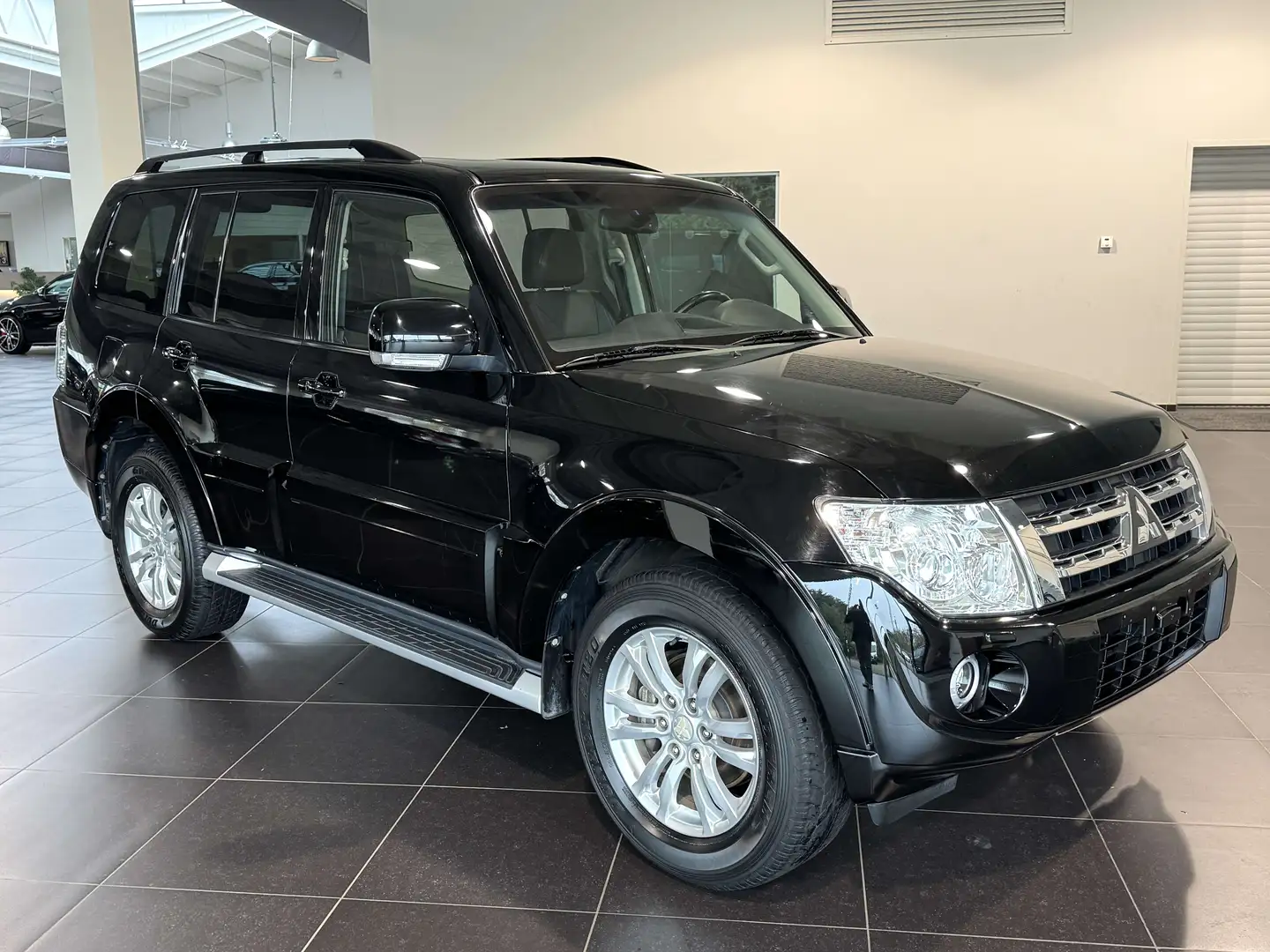 Mitsubishi Pajero 3.2 DI-D Only 81000 km Noir - 2
