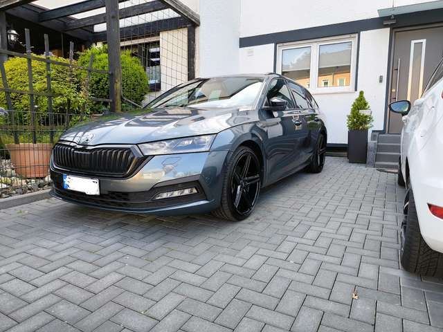 Imagine Skoda Octavia Combi 2.0 TDI DSG First Edit. StHz,AHK,ACC,Canton