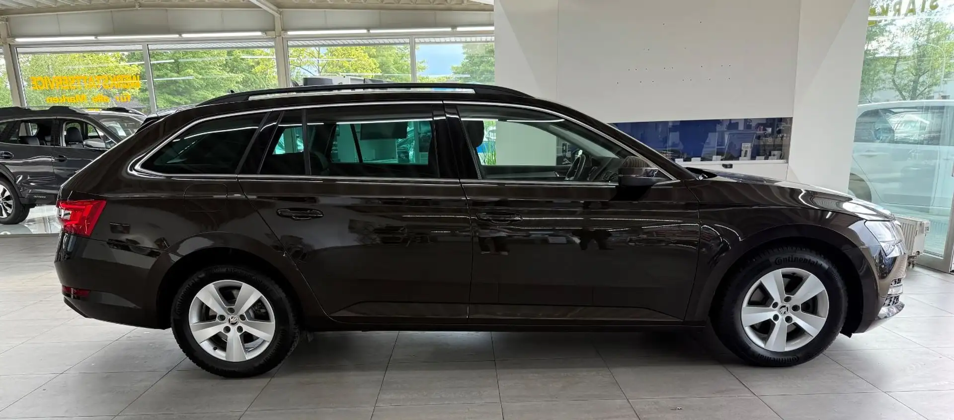 Skoda Superb *Combi*Ambition*Navi*App-Con*LED*AHK* Braun - 2