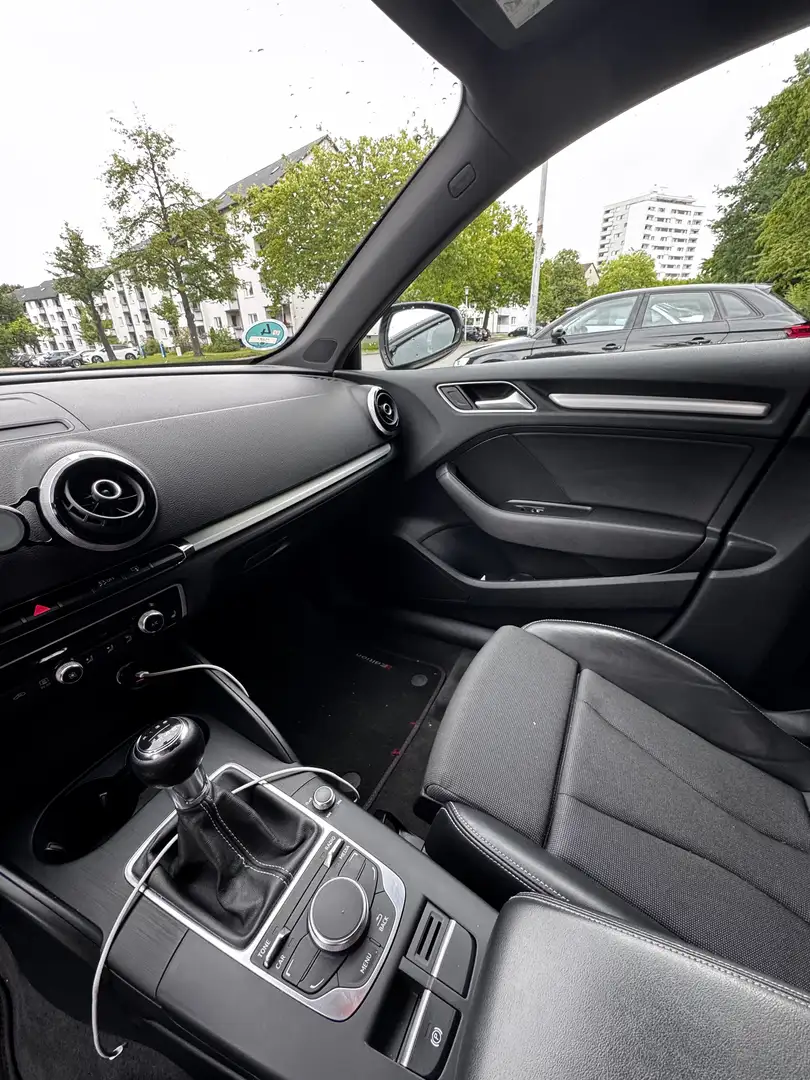 Audi A3 2.0 TDI S line Sportpaket Grau - 2