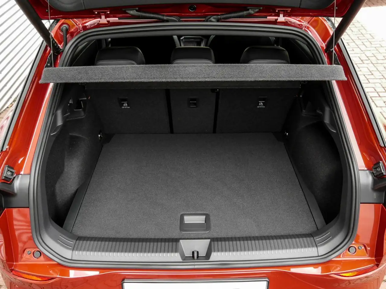 Volkswagen T-Roc R-Line 1.5 l eTSI OPF 110 kW (150 PS) 7-Ga 16