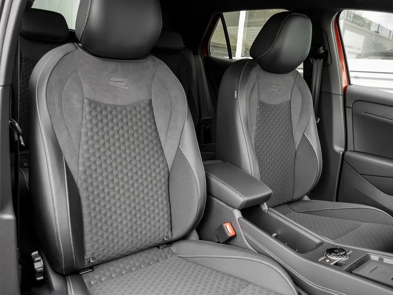 Volkswagen T-Roc R-Line 1.5 l eTSI OPF 110 kW (150 PS) 7-Ga 7