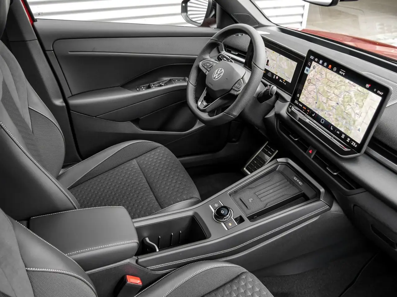 Volkswagen T-Roc R-Line 1.5 l eTSI OPF 110 kW (150 PS) 7-Ga 3