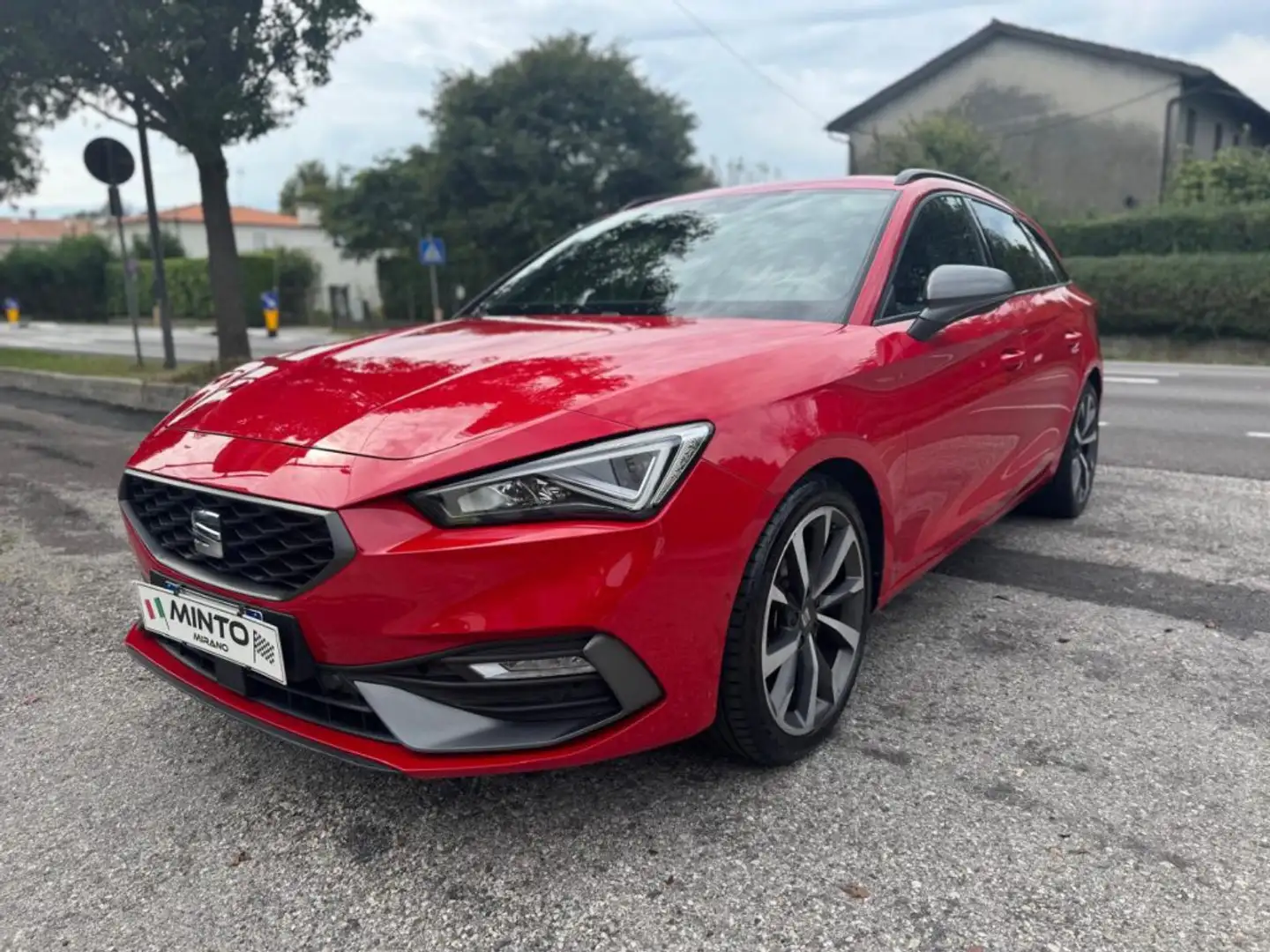 SEAT Leon Sportstourer 1.5 eTSI 150 CV DSG FR Gris - 1