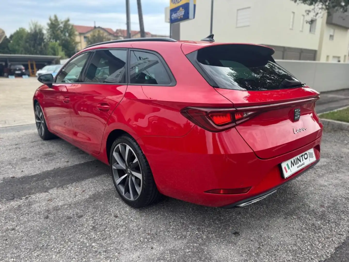 SEAT Leon Sportstourer 1.5 eTSI 150 CV DSG FR Gris - 2