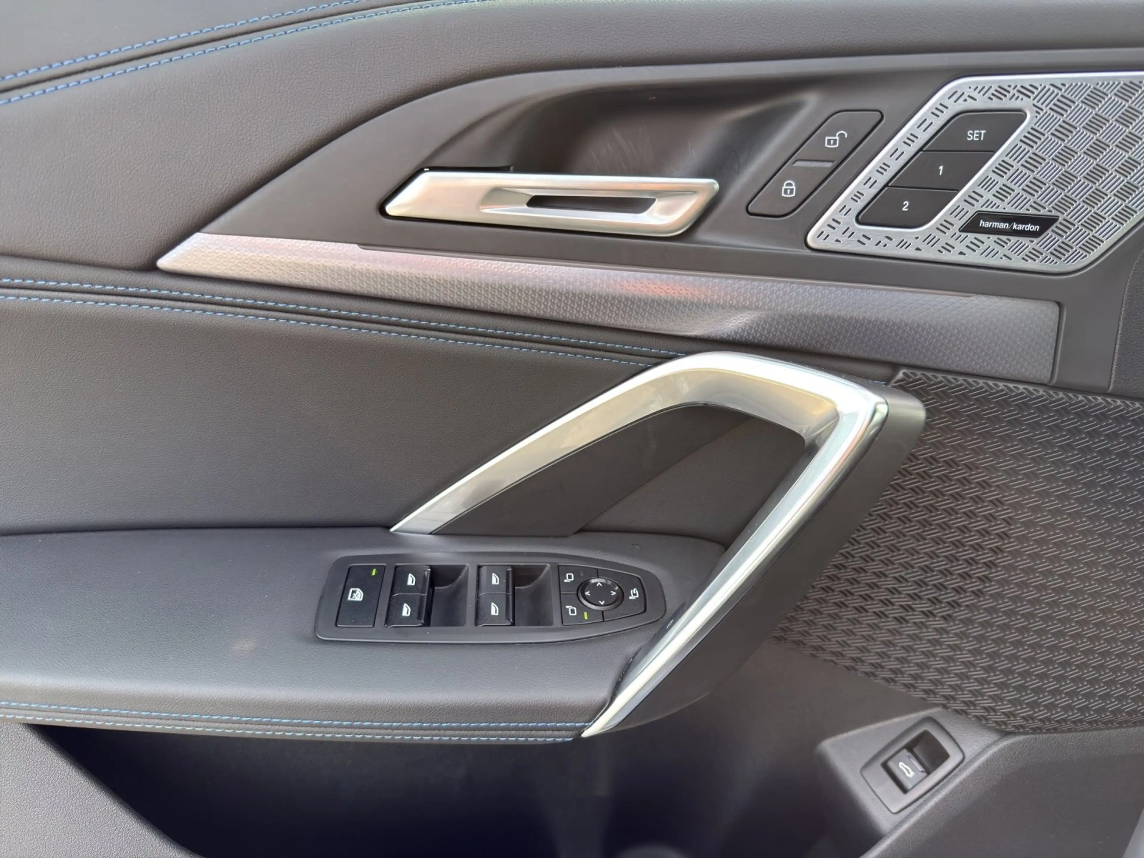 BMW iX 1 xDrive30 M Sport Pro LivePro/CarPlay/Head-Up/Dri — photo 10